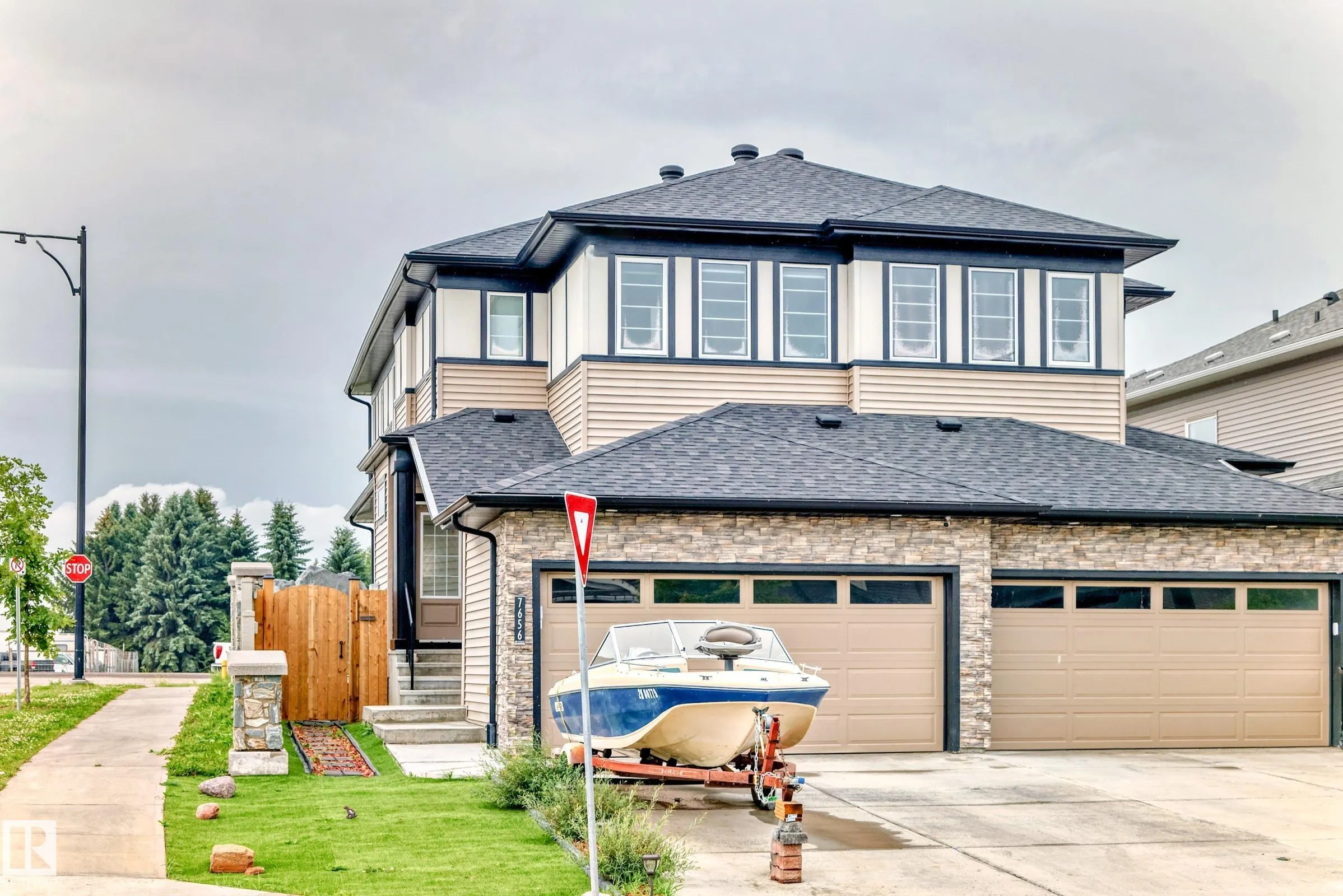 7656 creighton Place