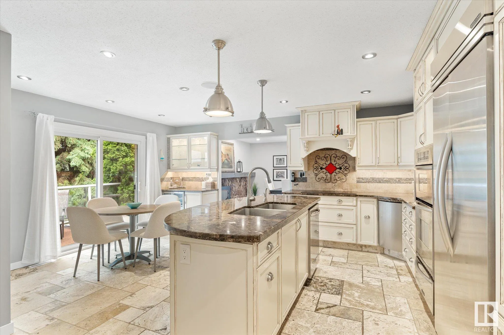 1112 PARKER Terrace