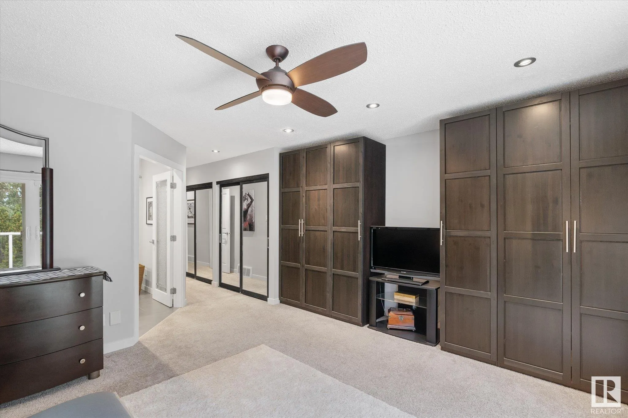 1112 PARKER Terrace