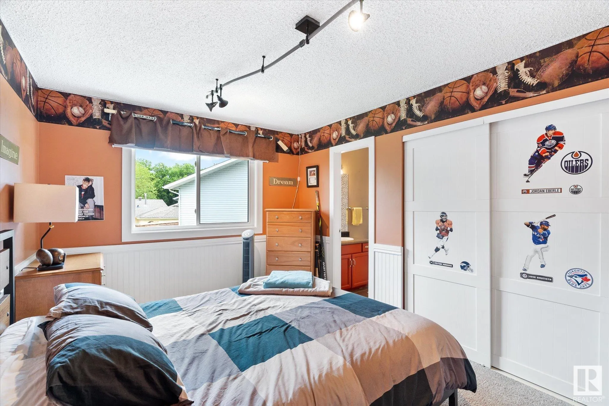 1112 PARKER Terrace