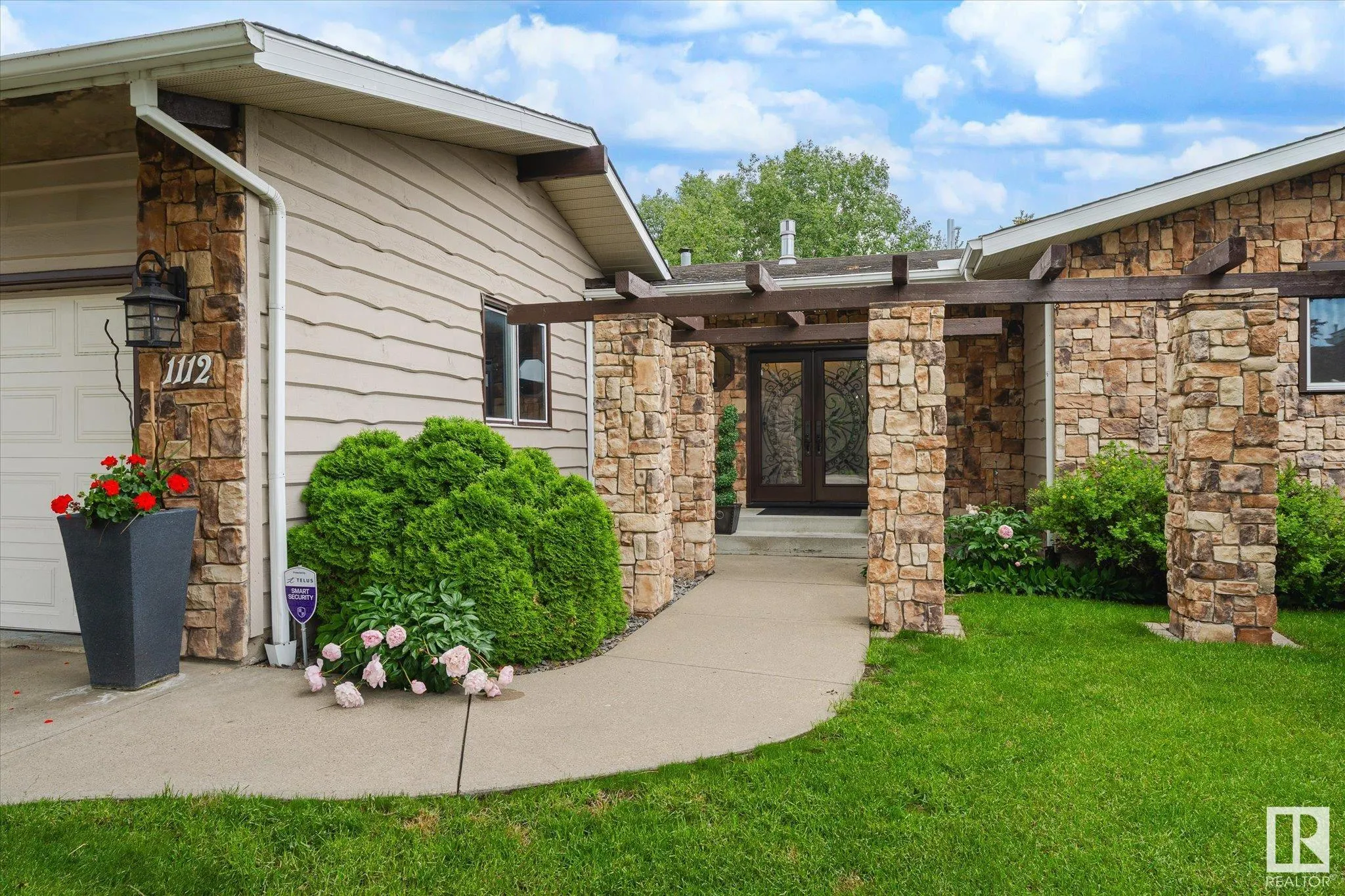 1112 PARKER Terrace