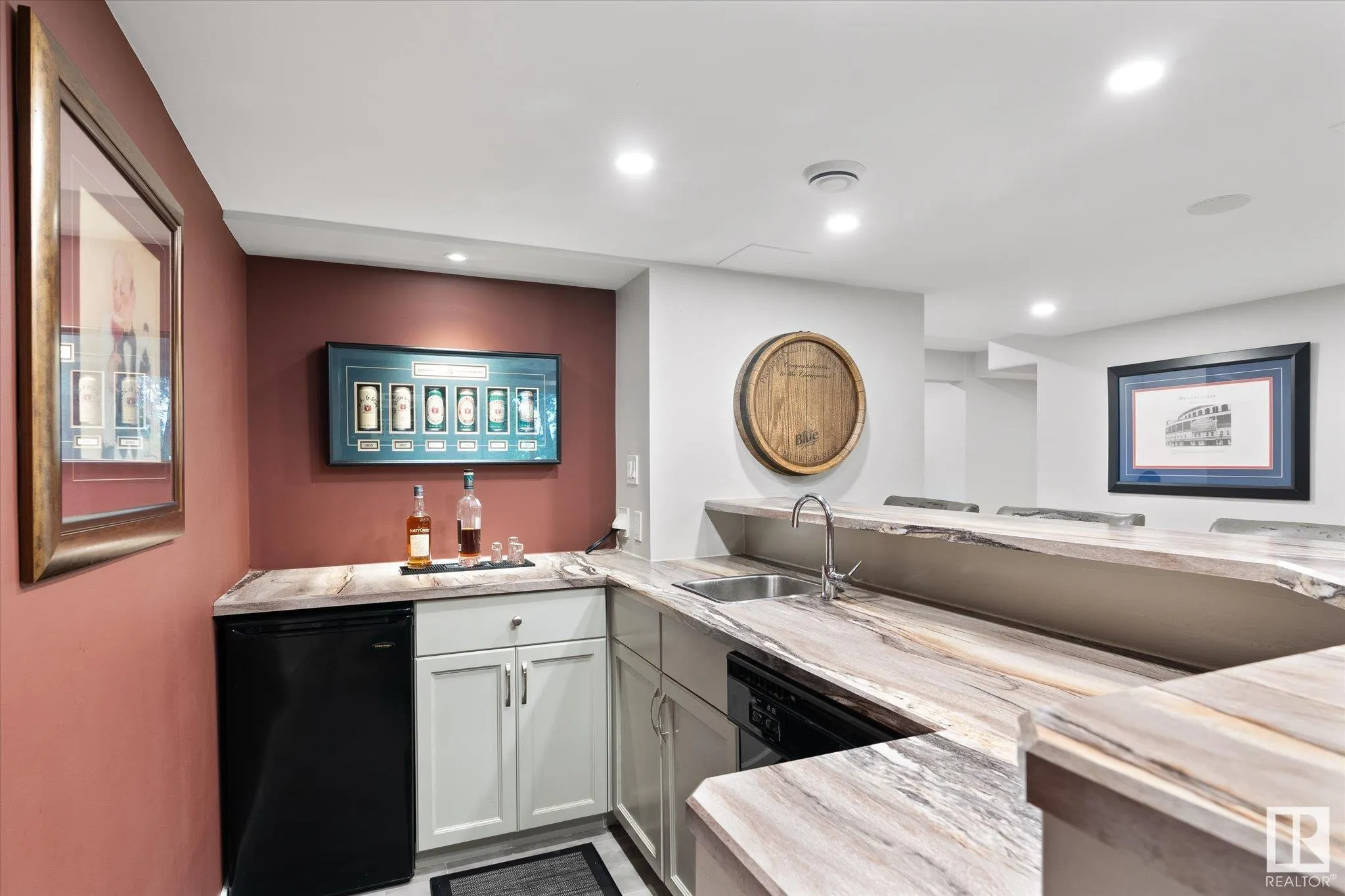1112 PARKER Terrace