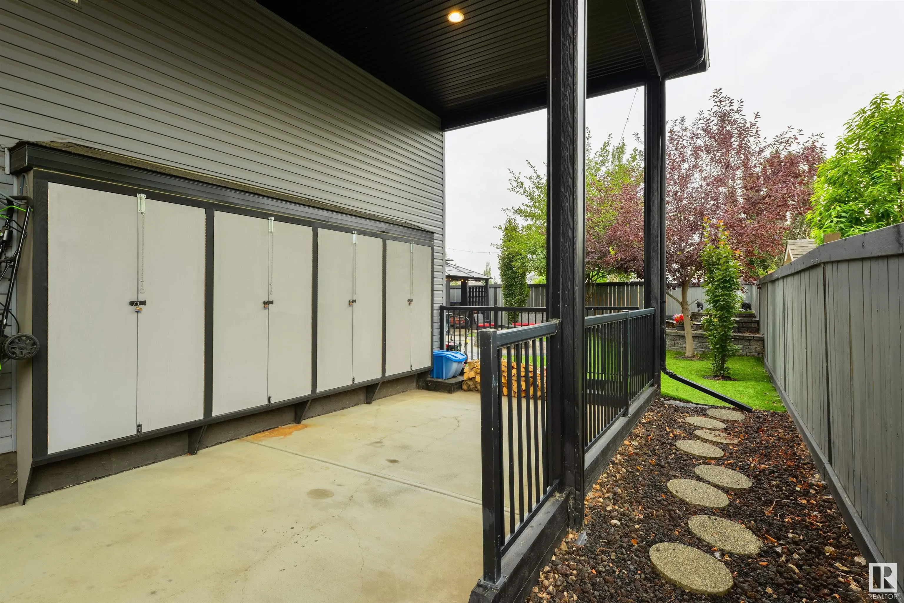 60 HUNTINGTON Crescent