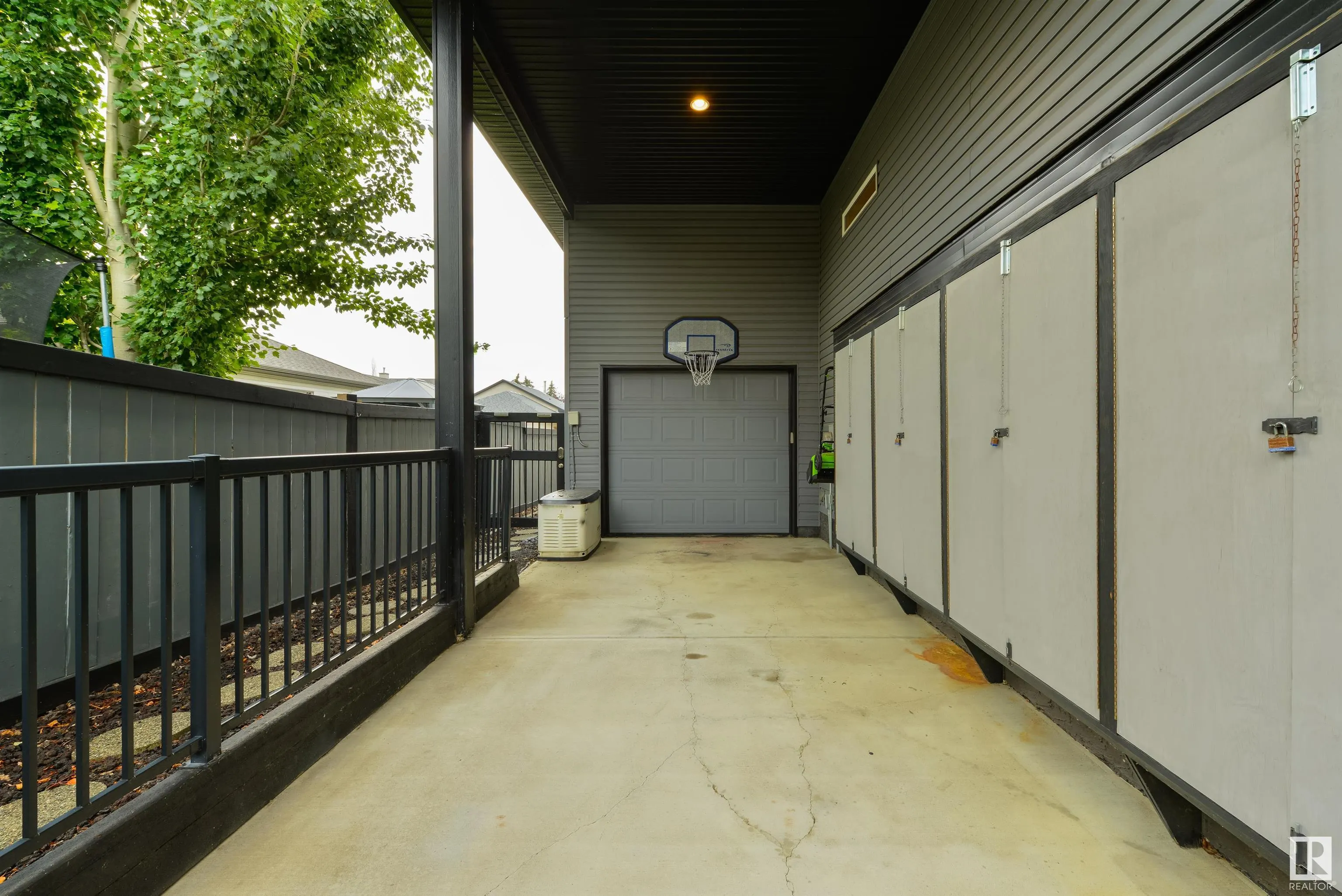 60 HUNTINGTON Crescent