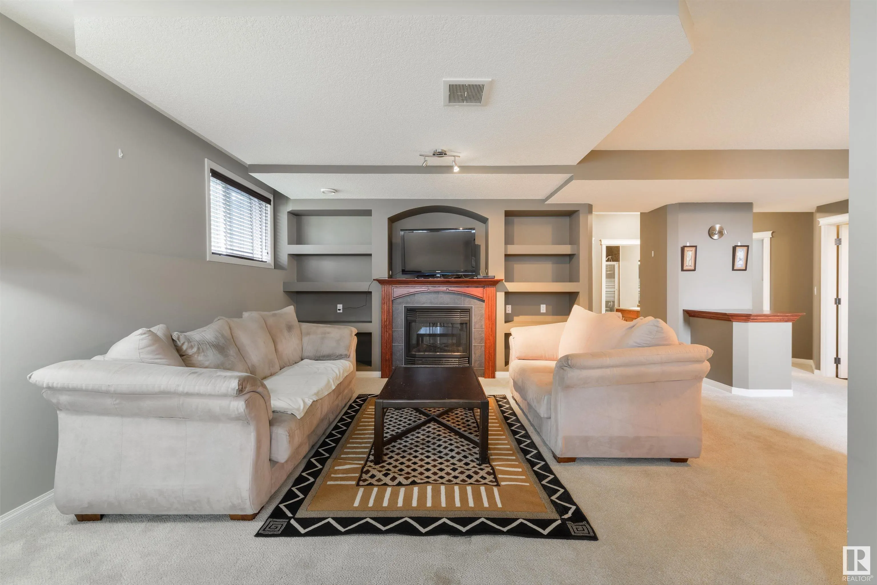 60 HUNTINGTON Crescent