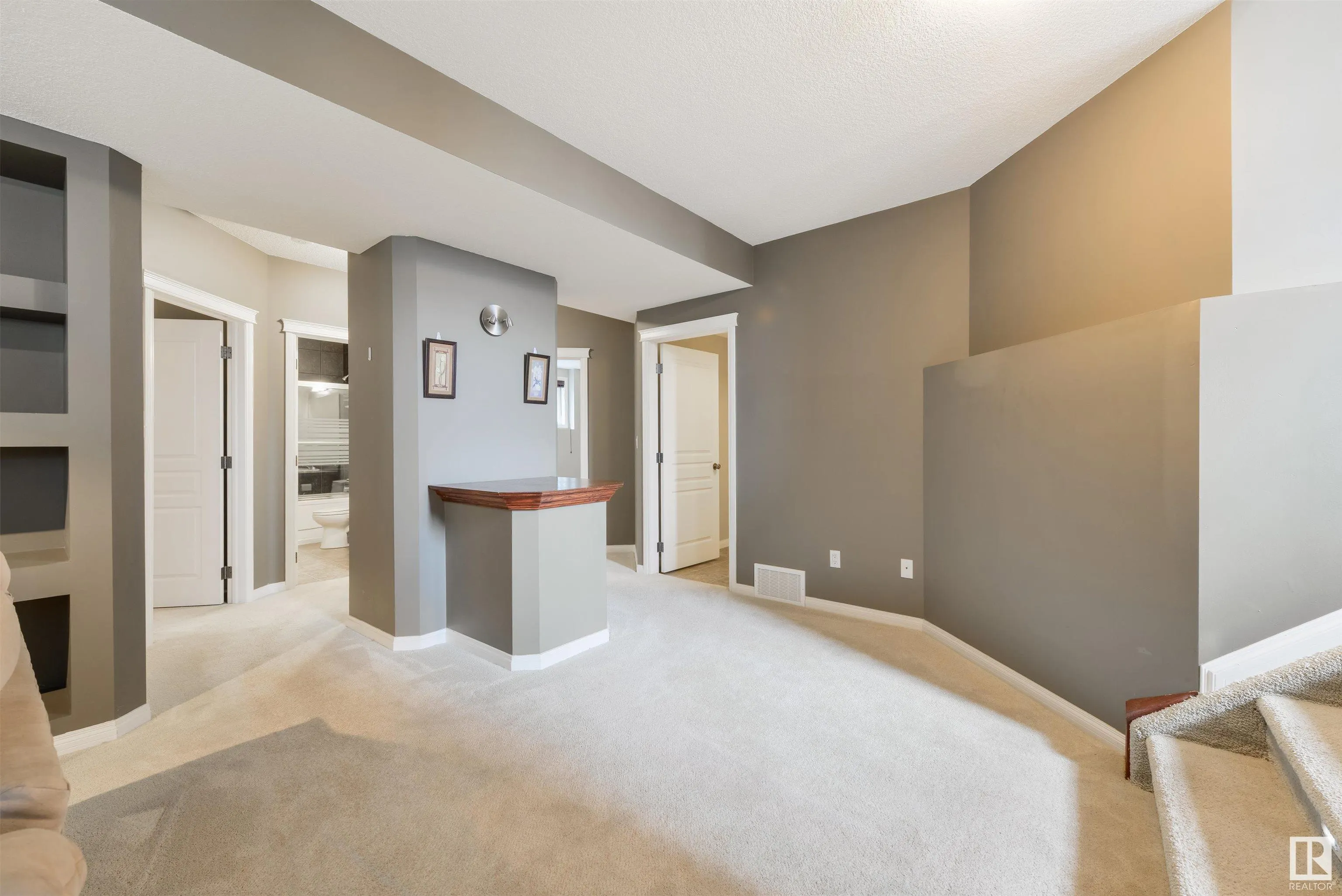 60 HUNTINGTON Crescent