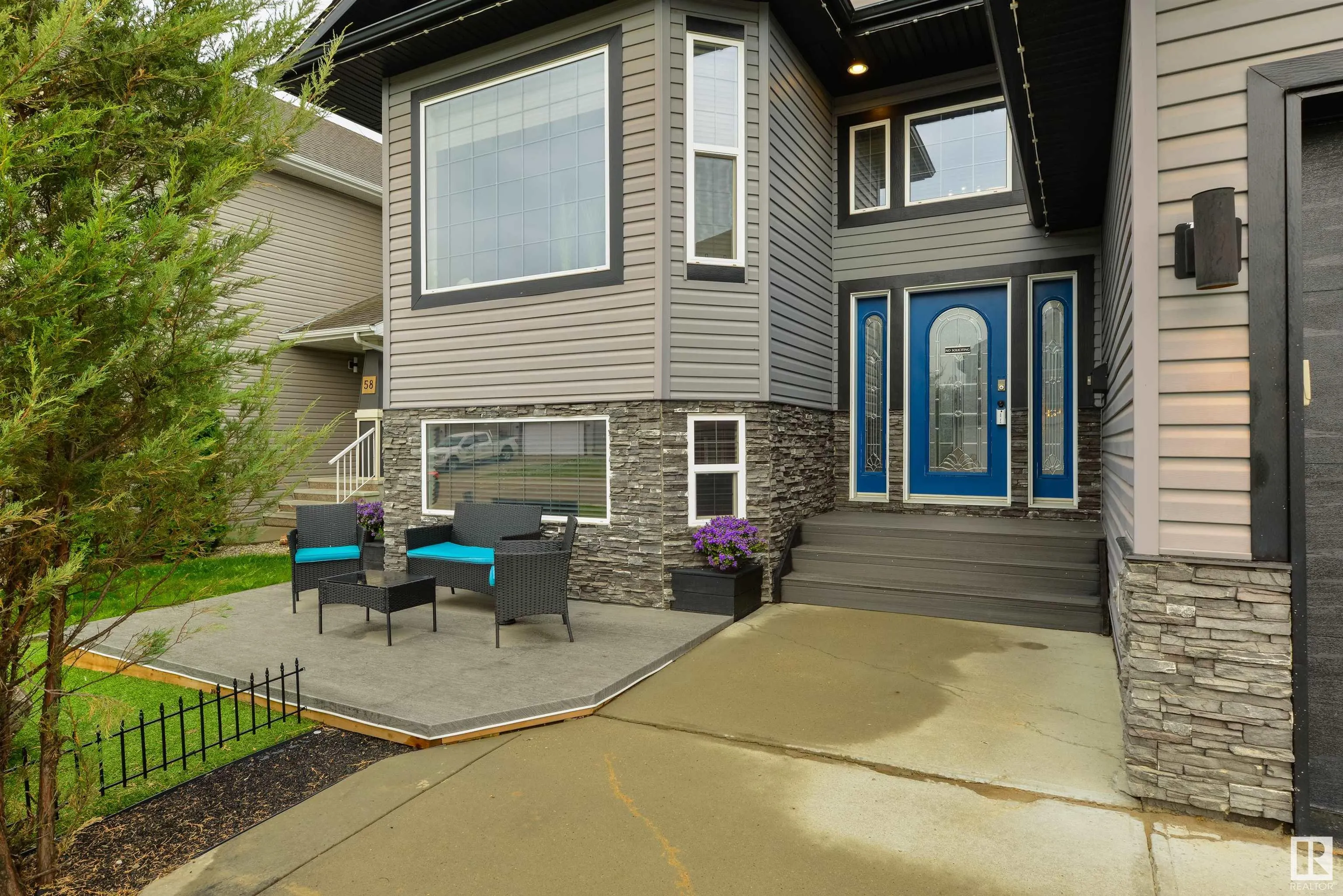 60 HUNTINGTON Crescent