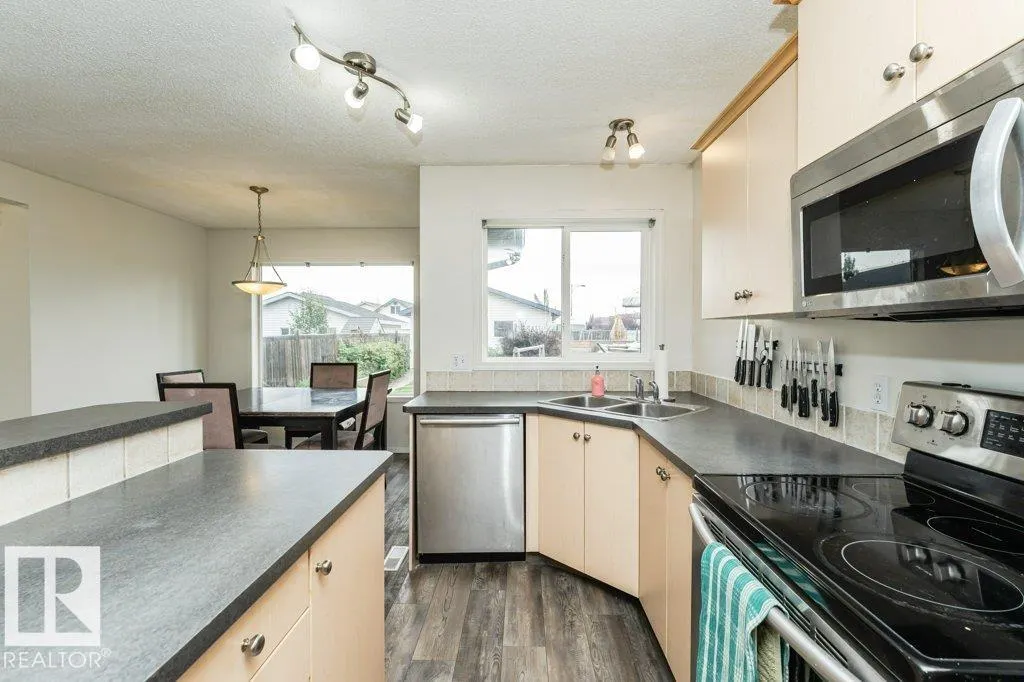 374 SUMMERTON Crescent
