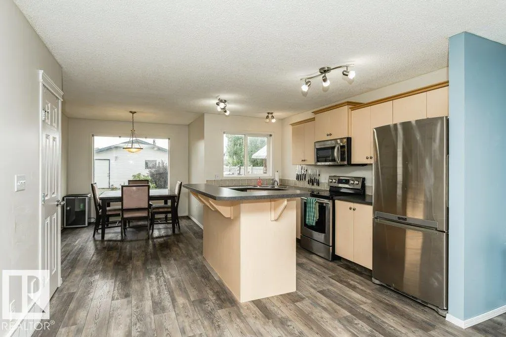 374 SUMMERTON Crescent