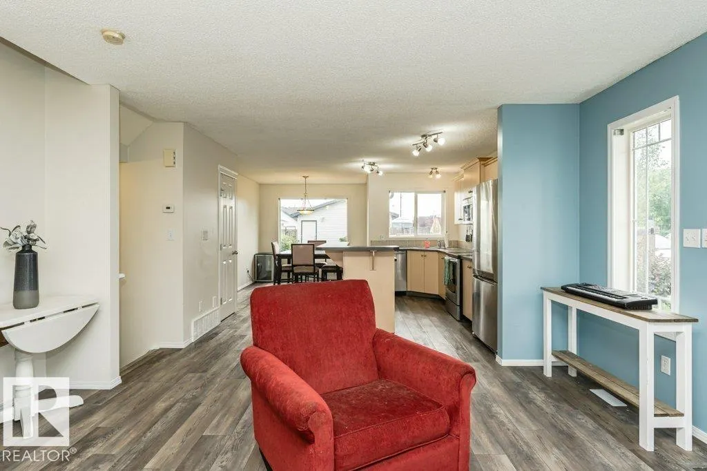 374 SUMMERTON Crescent