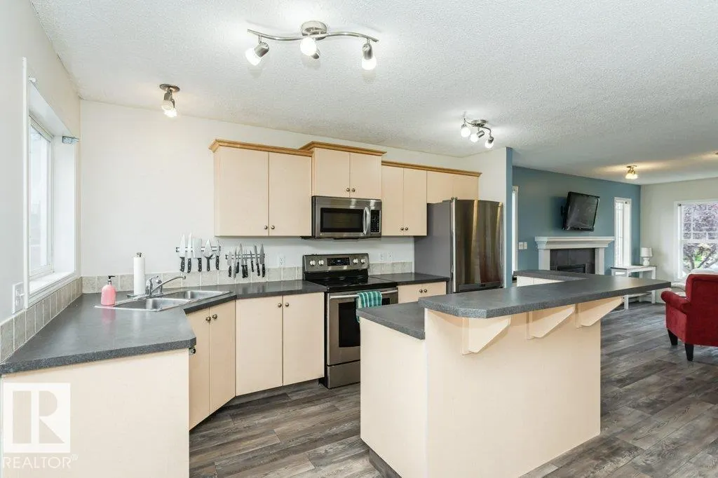 374 SUMMERTON Crescent