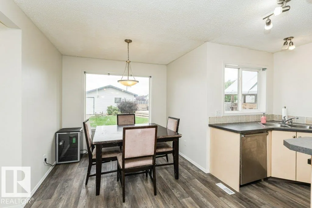 374 SUMMERTON Crescent