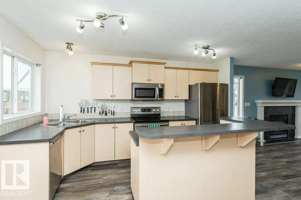 374 SUMMERTON Crescent
