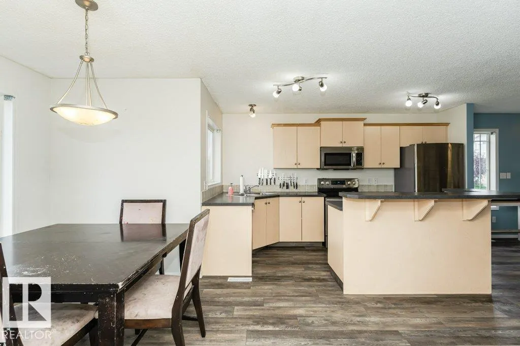 374 SUMMERTON Crescent