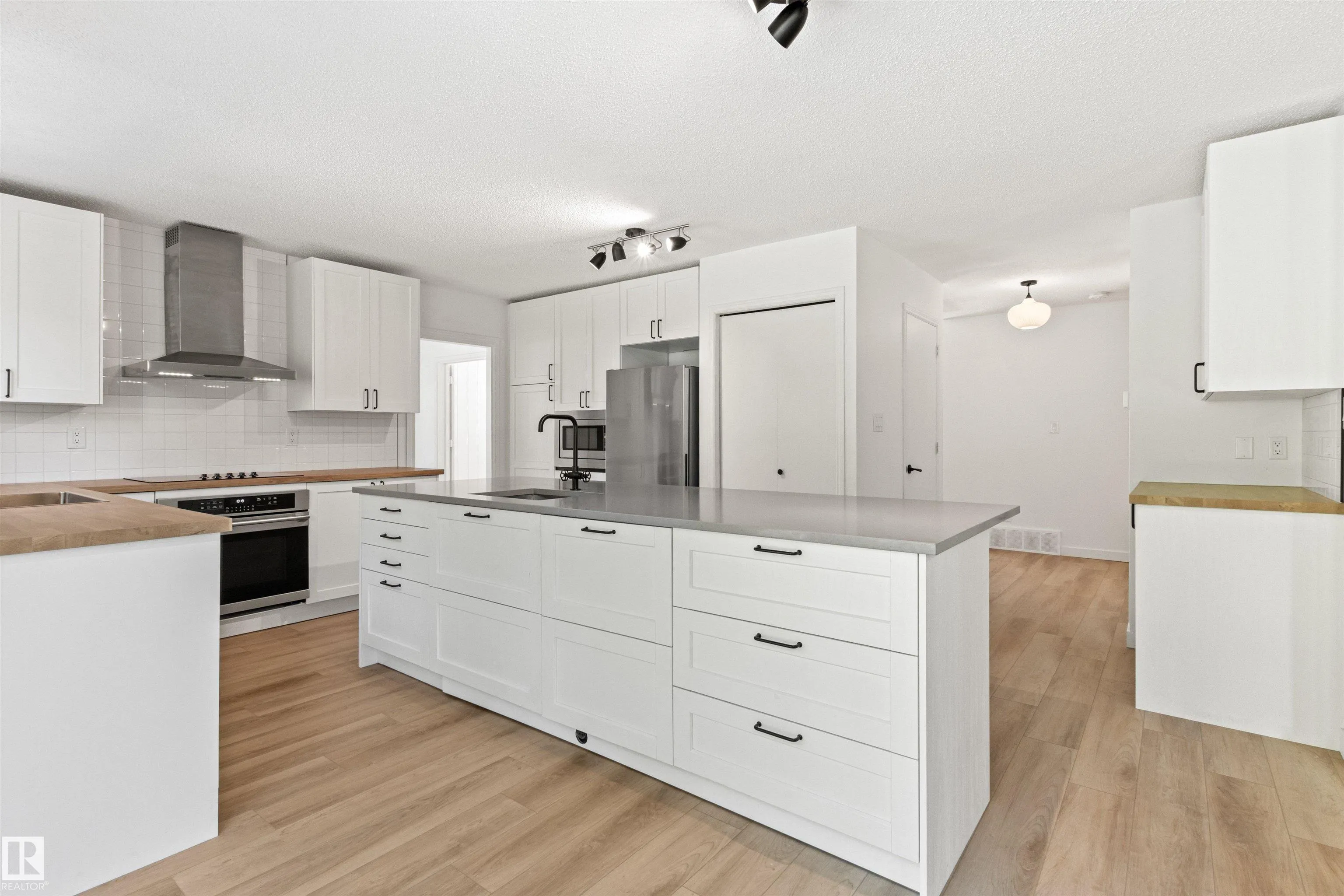 36 LANGHOLM Drive
