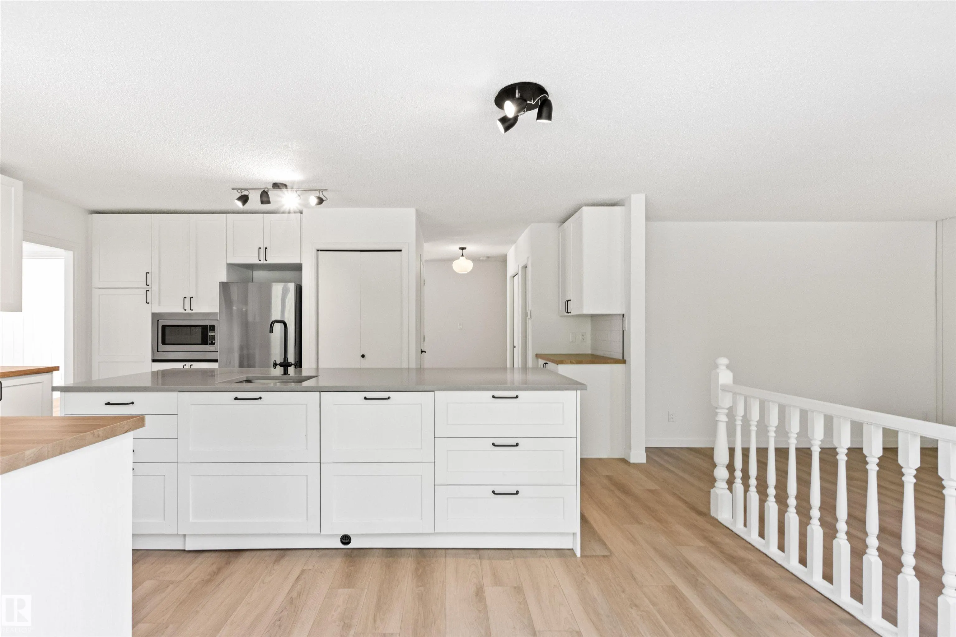 36 LANGHOLM Drive