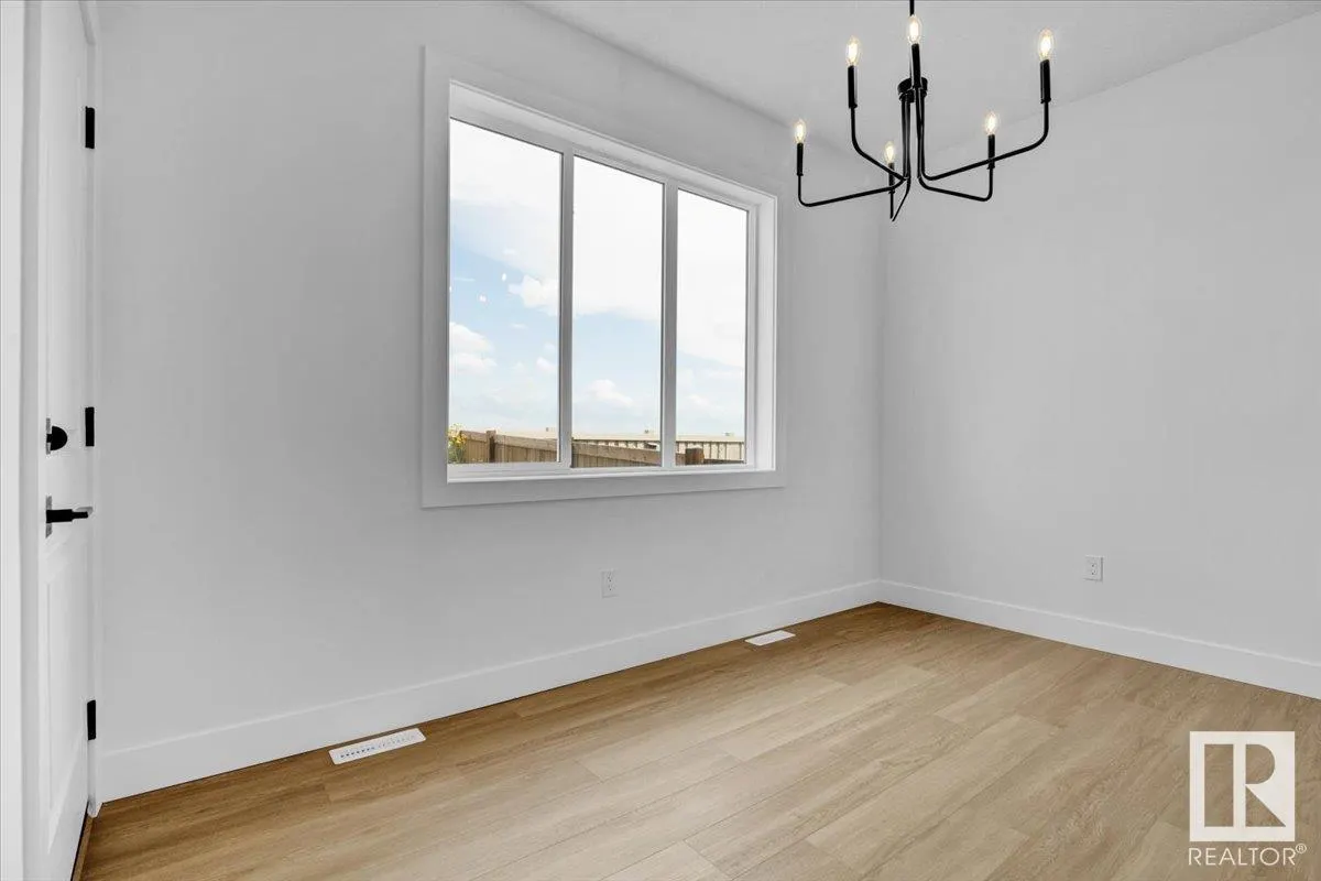 12 EDGEFIELD Way