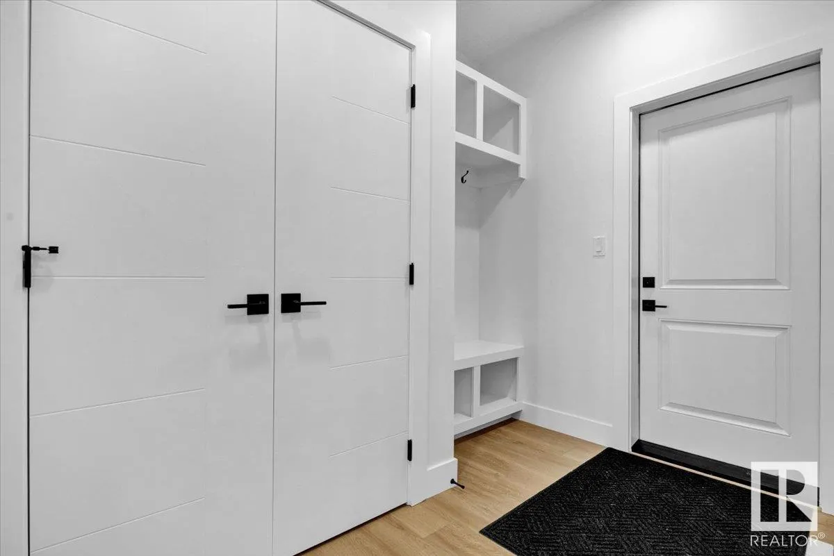 12 EDGEFIELD Way
