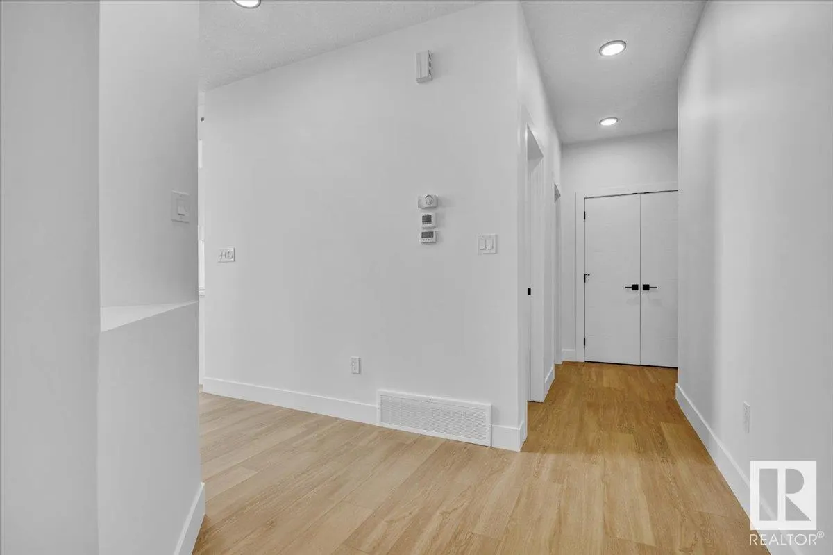 12 EDGEFIELD Way