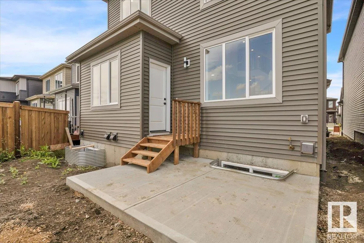 12 EDGEFIELD Way