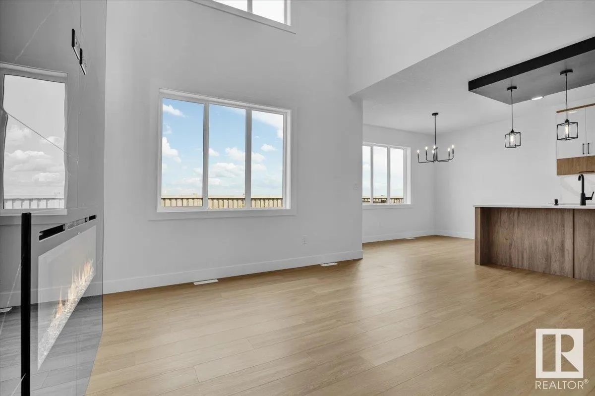 12 EDGEFIELD Way