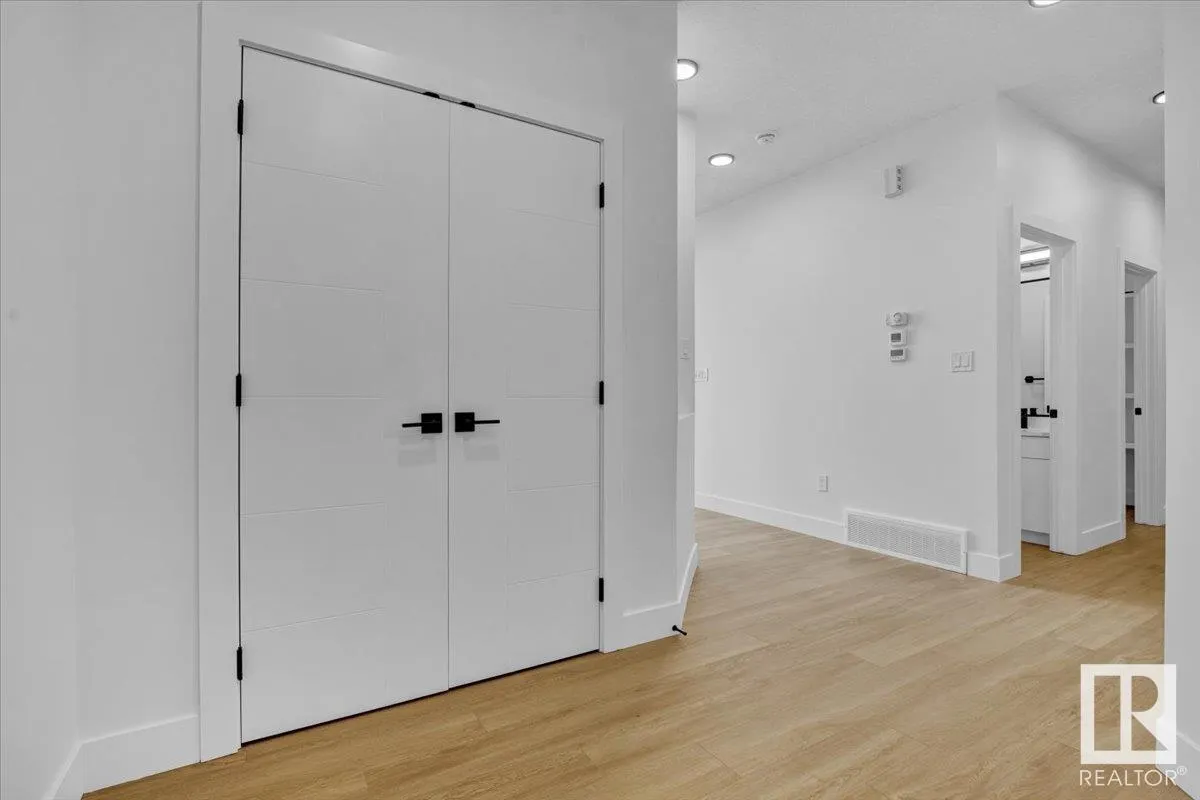 12 EDGEFIELD Way