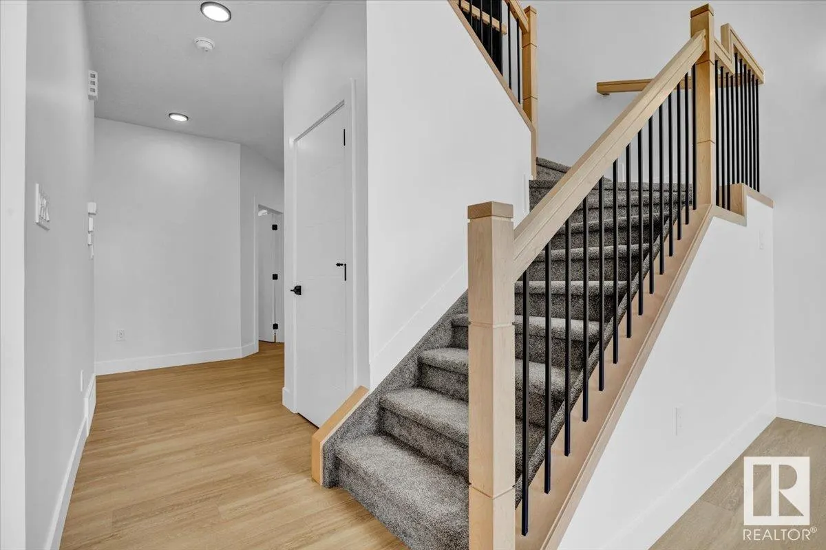 12 EDGEFIELD Way