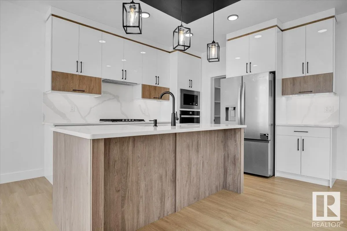 12 EDGEFIELD Way