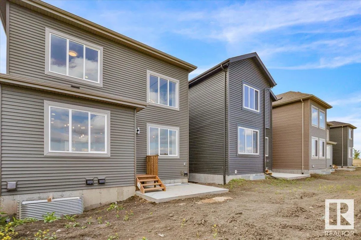 12 EDGEFIELD Way