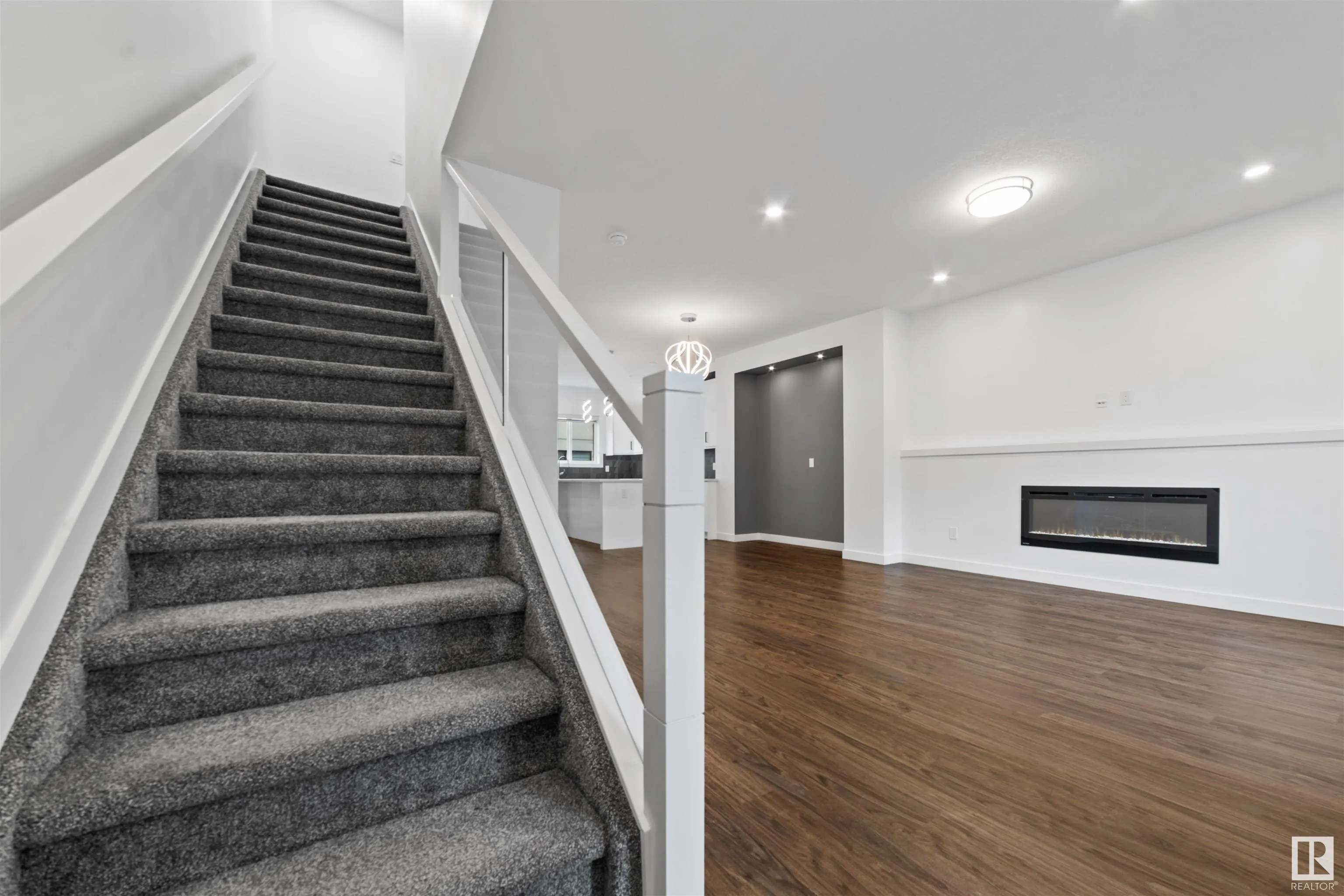 10 SALISBURY Way