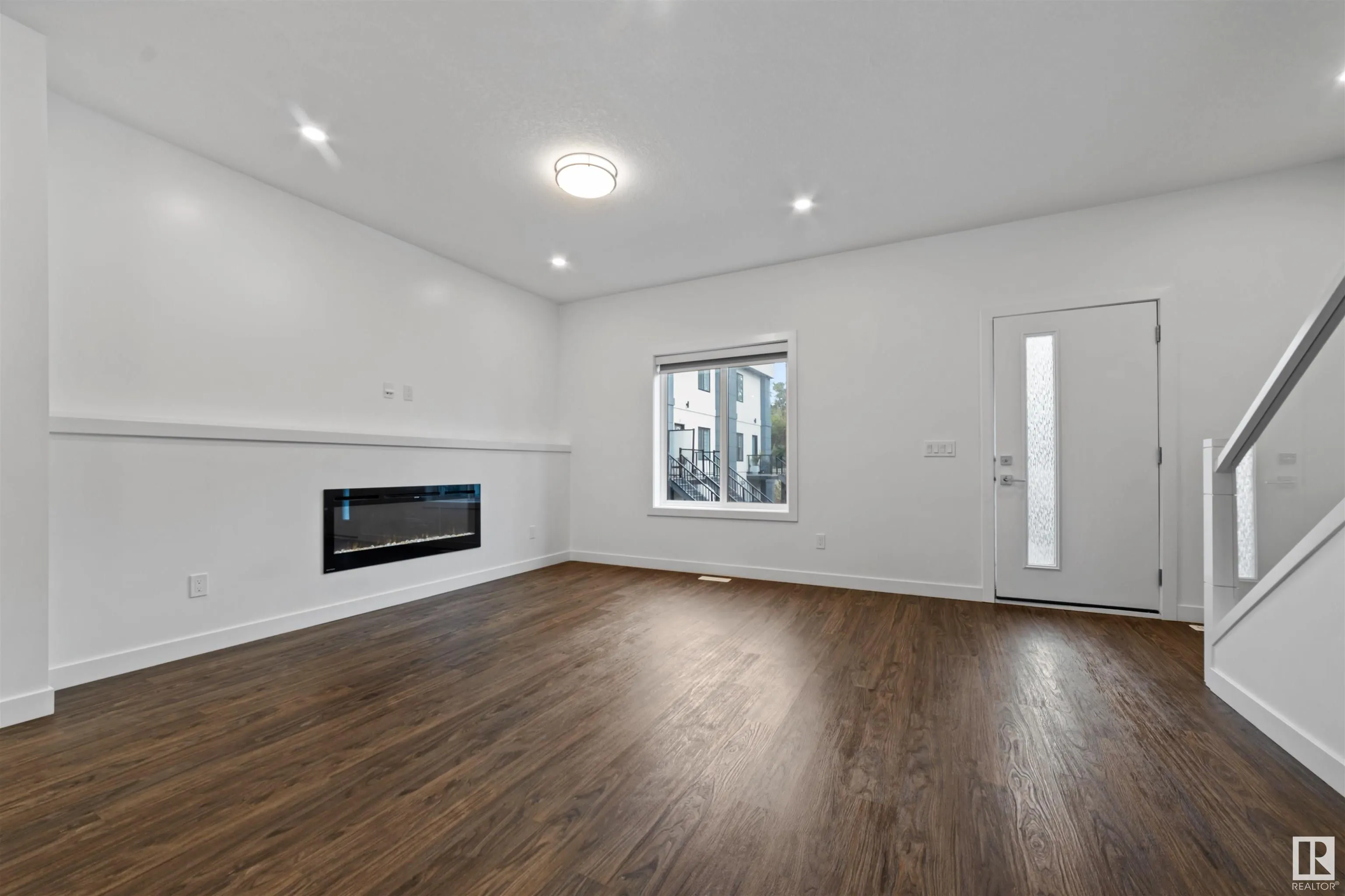 10 SALISBURY Way