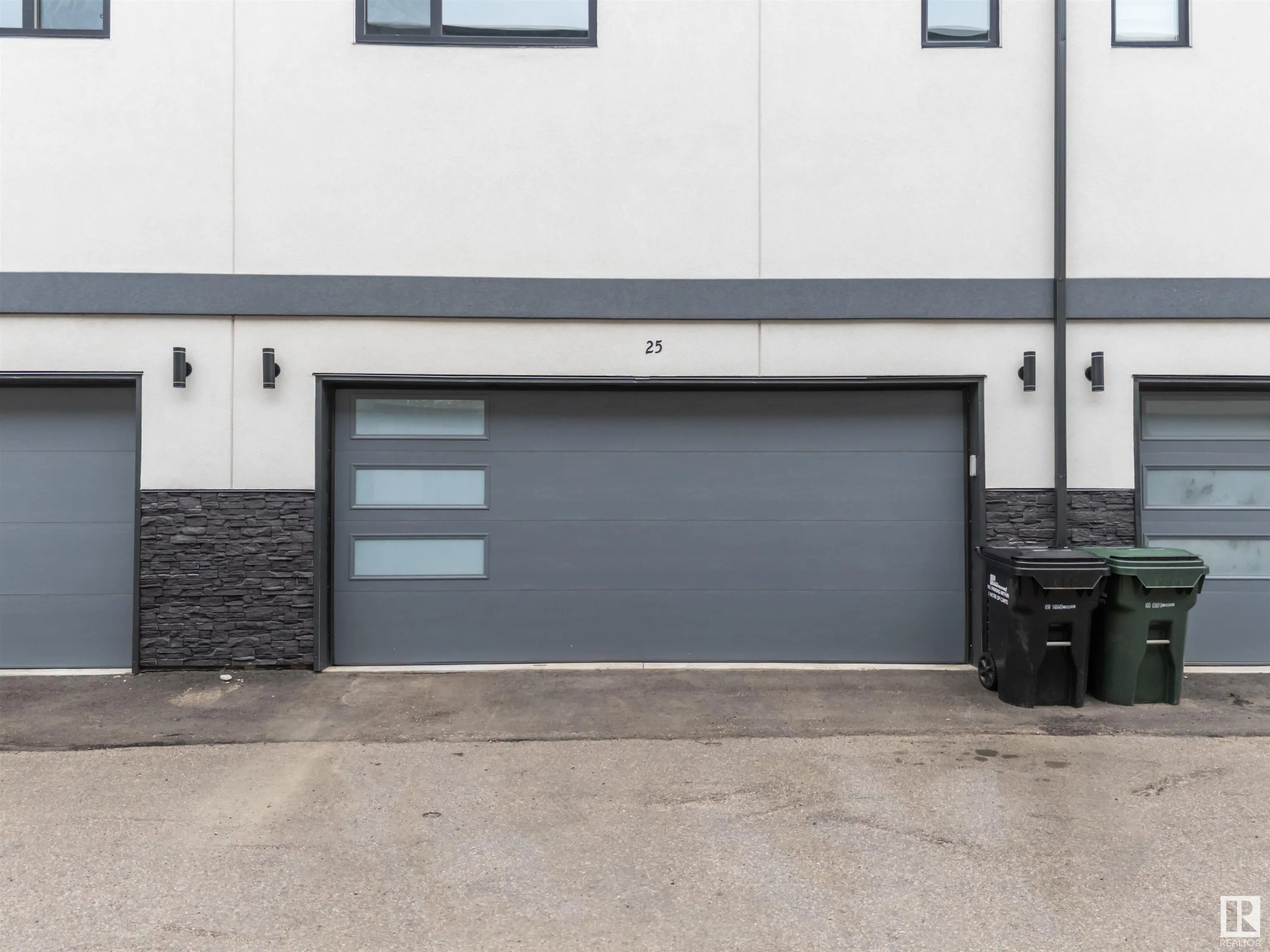 10 SALISBURY Way