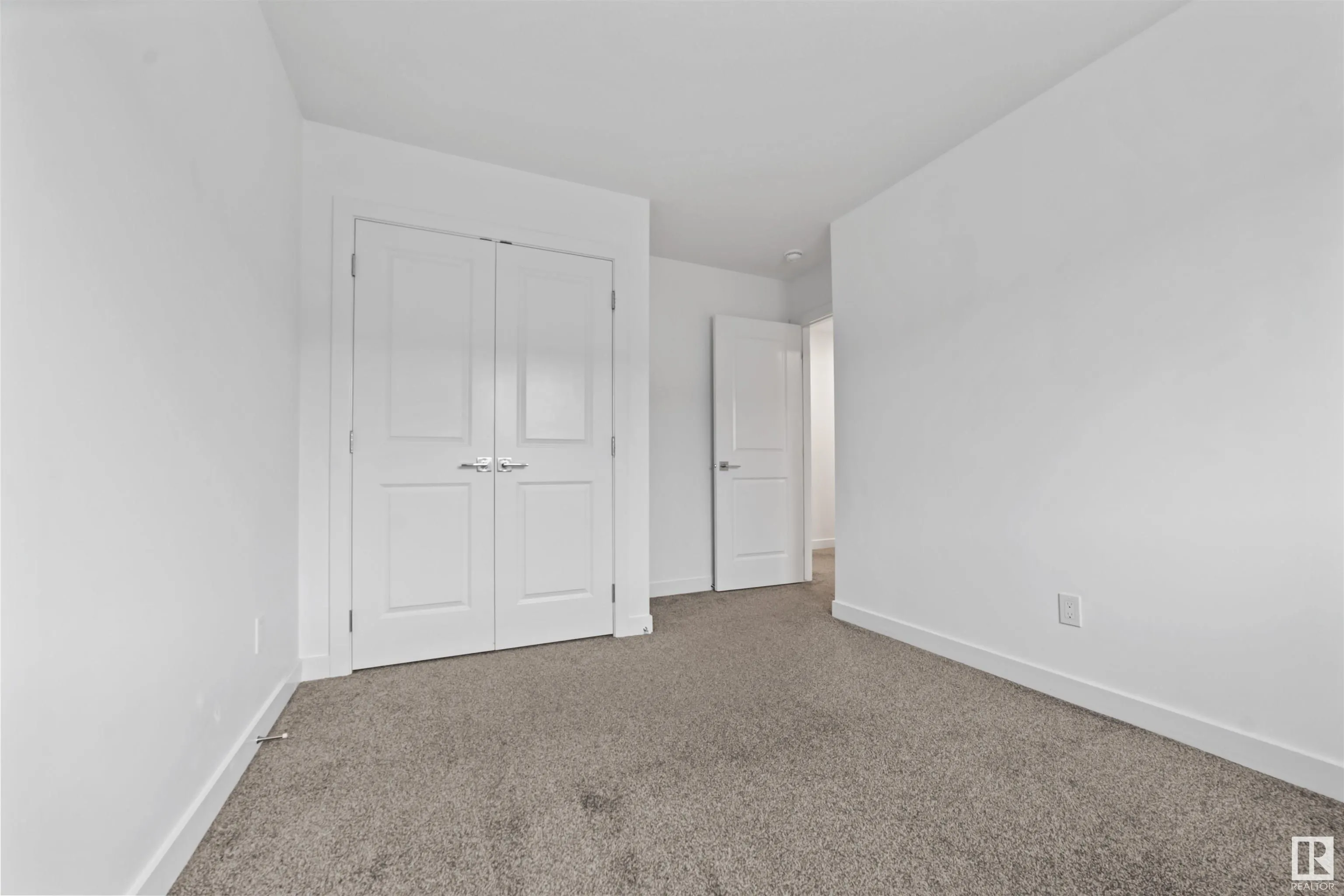 10 SALISBURY Way