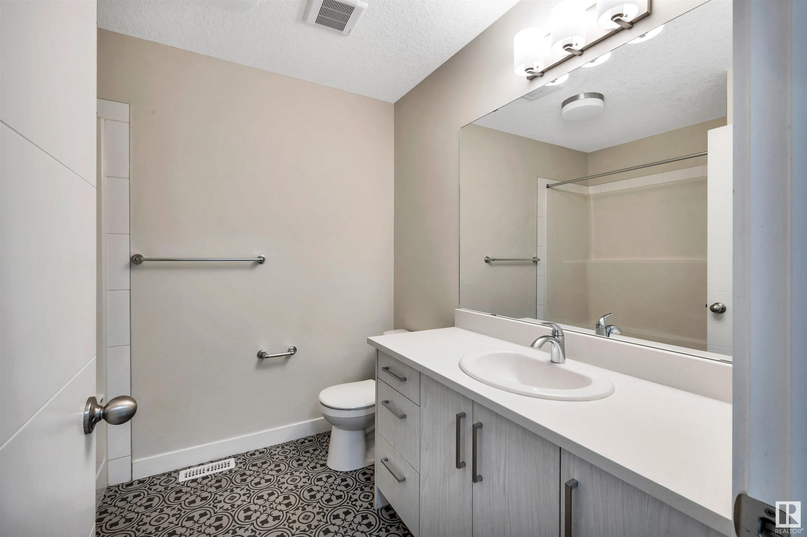 600 BELLEROSE Drive