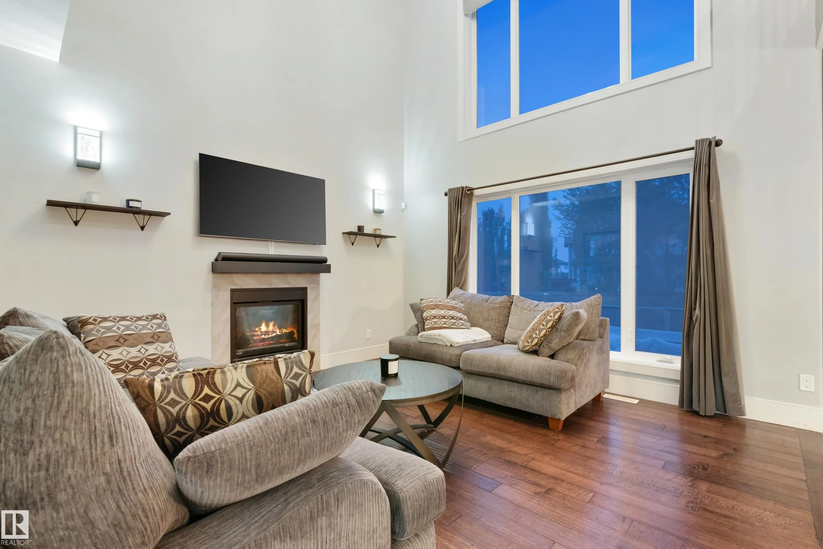 56 MCKENZIE Close