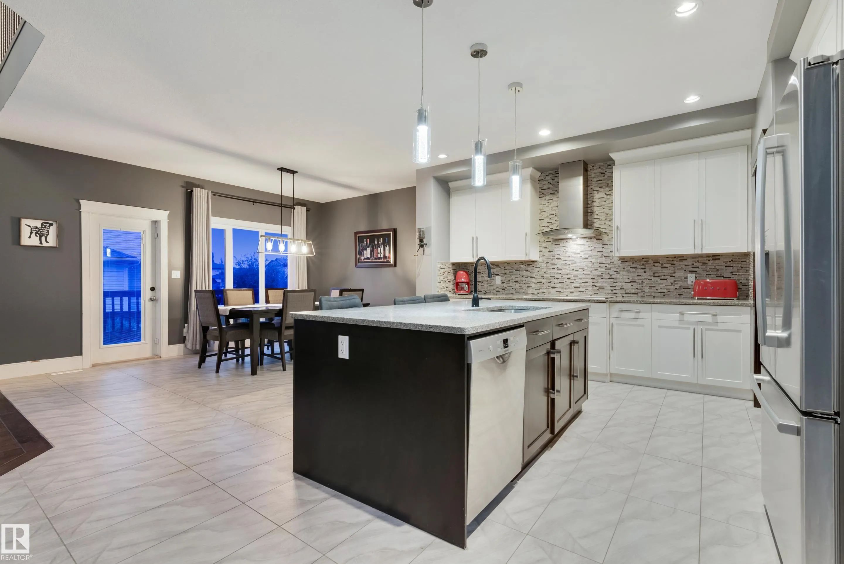 56 MCKENZIE Close