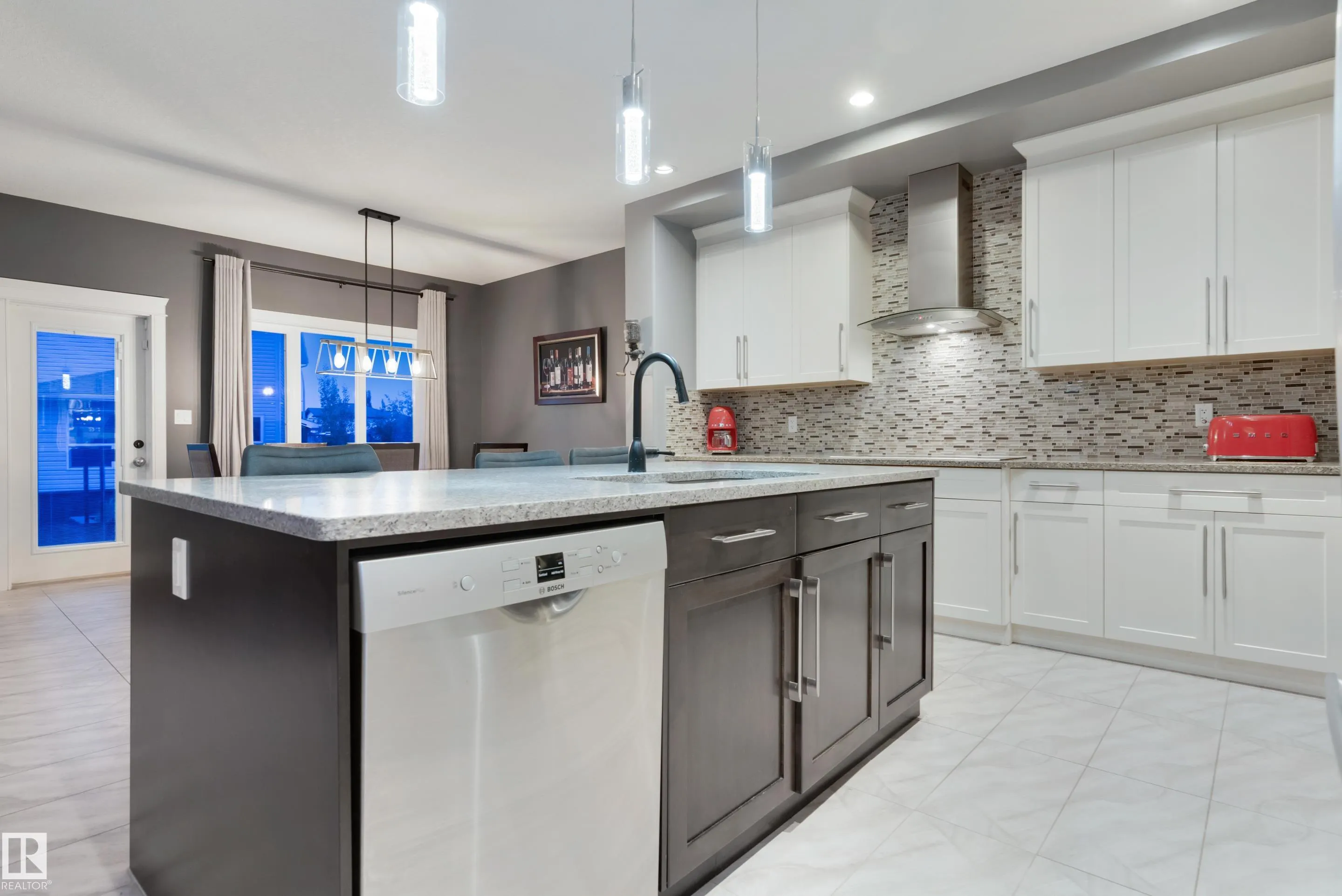 56 MCKENZIE Close