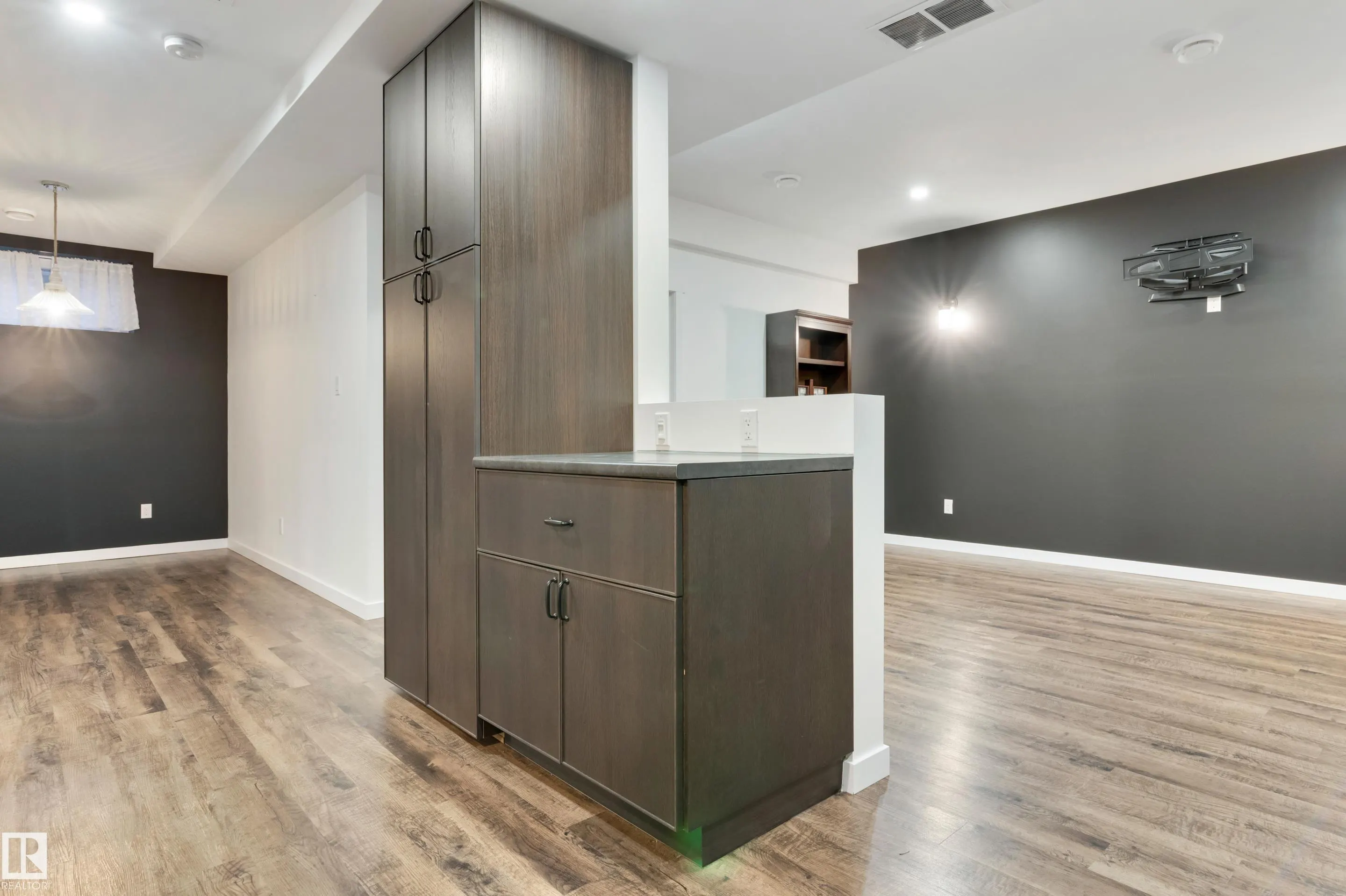 56 MCKENZIE Close