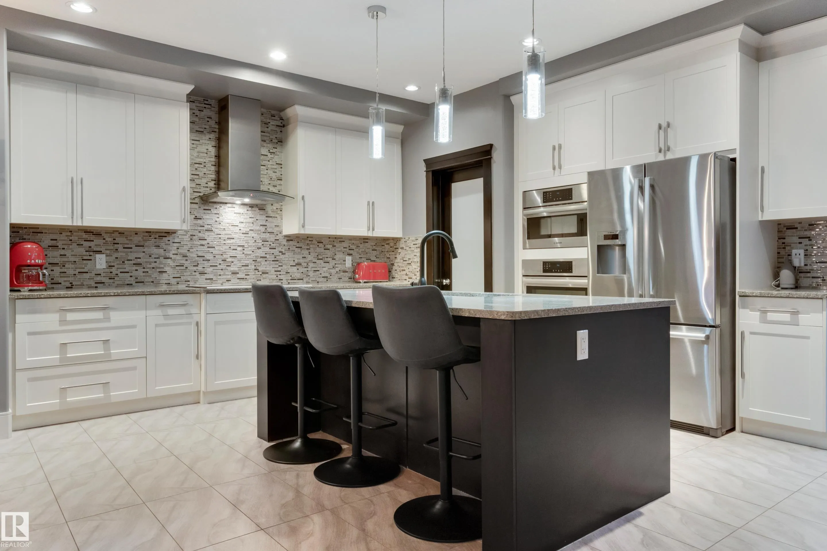 56 MCKENZIE Close