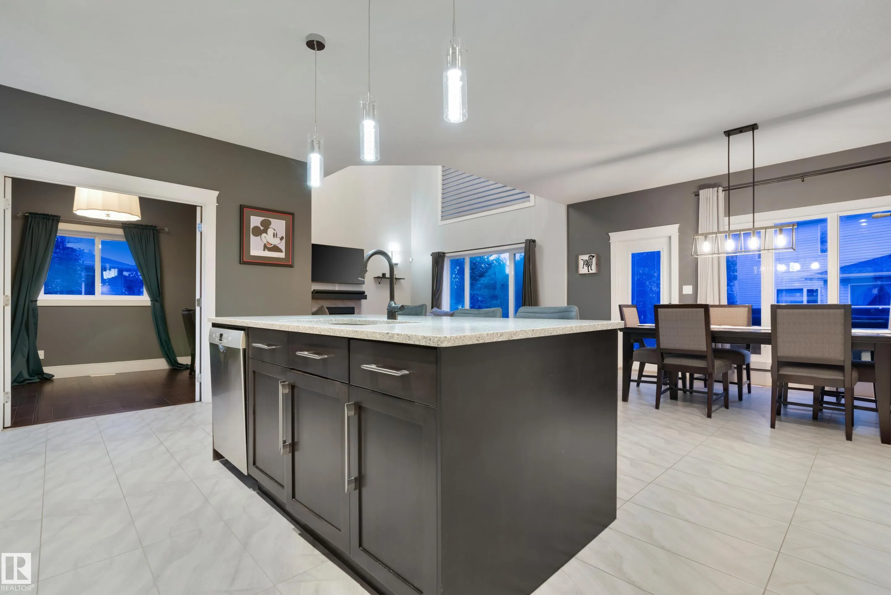 56 MCKENZIE Close