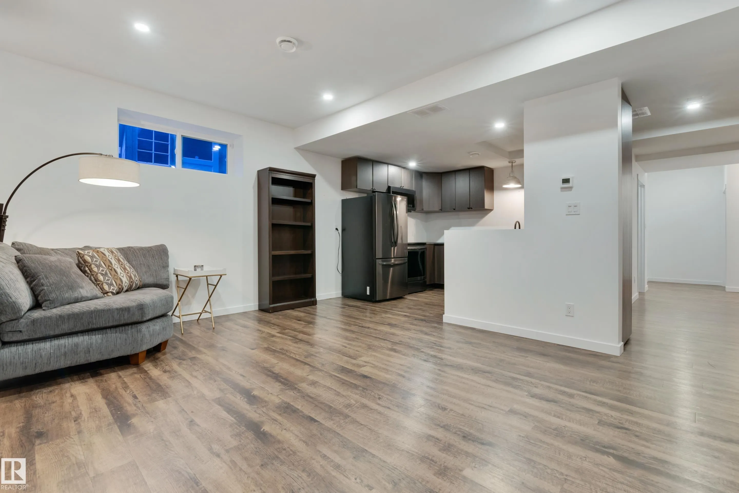 56 MCKENZIE Close