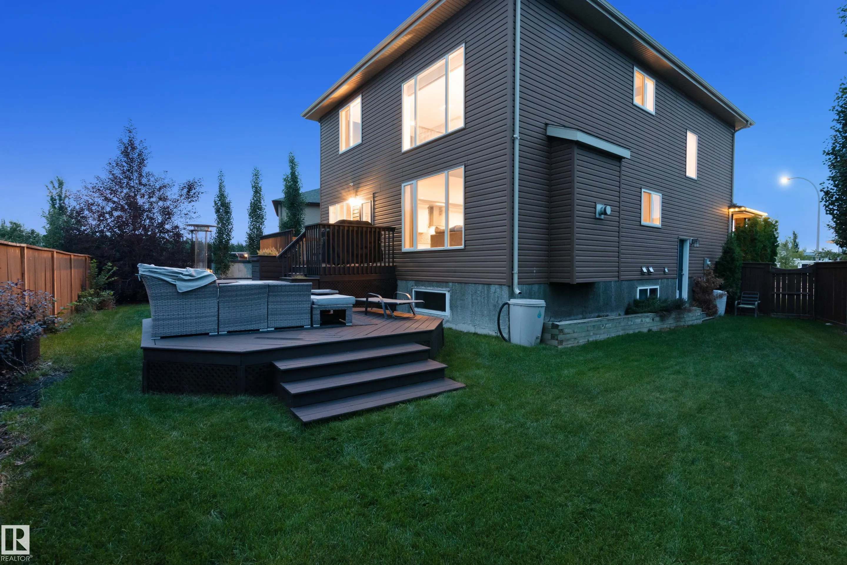 56 MCKENZIE Close