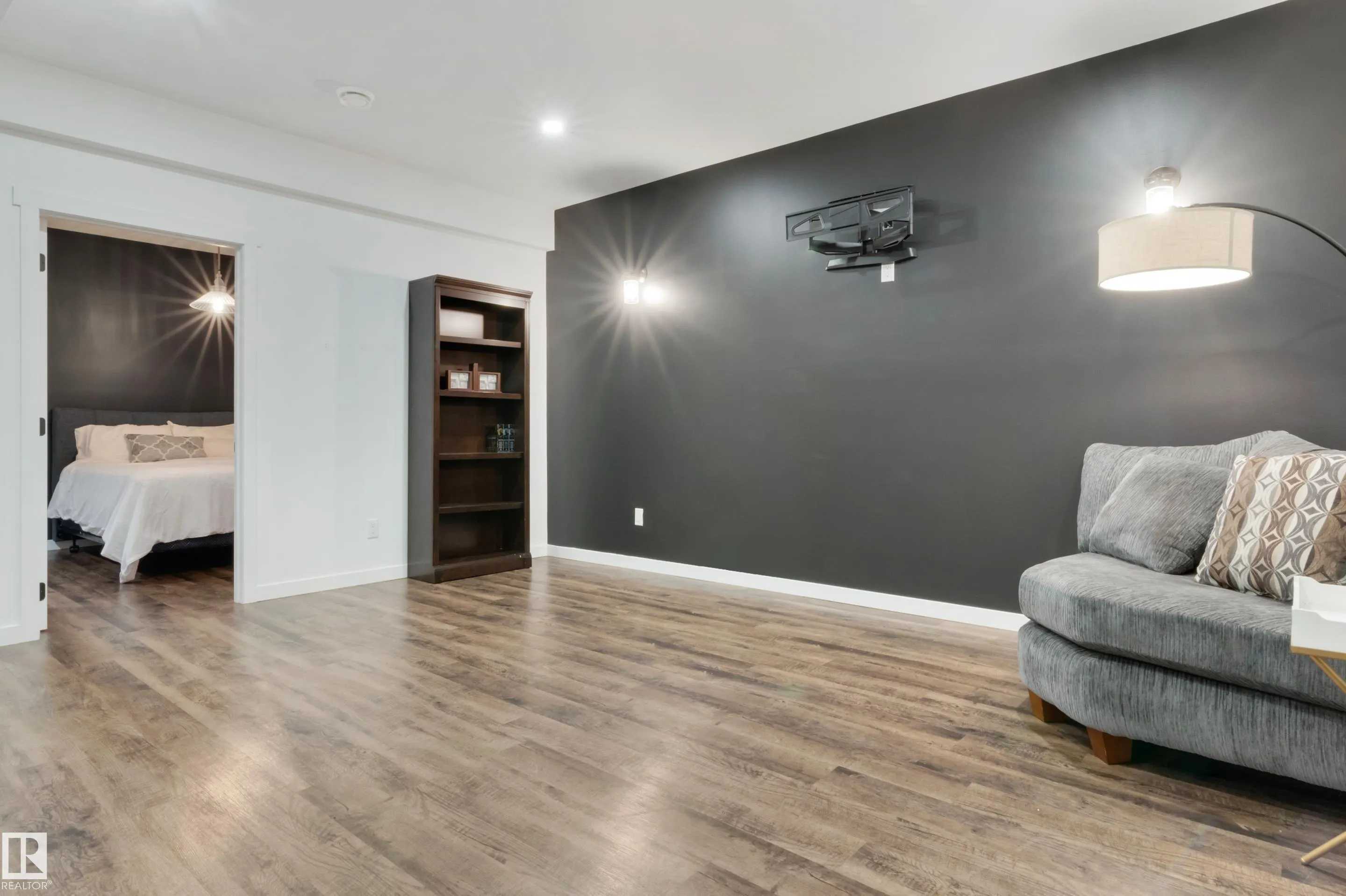 56 MCKENZIE Close