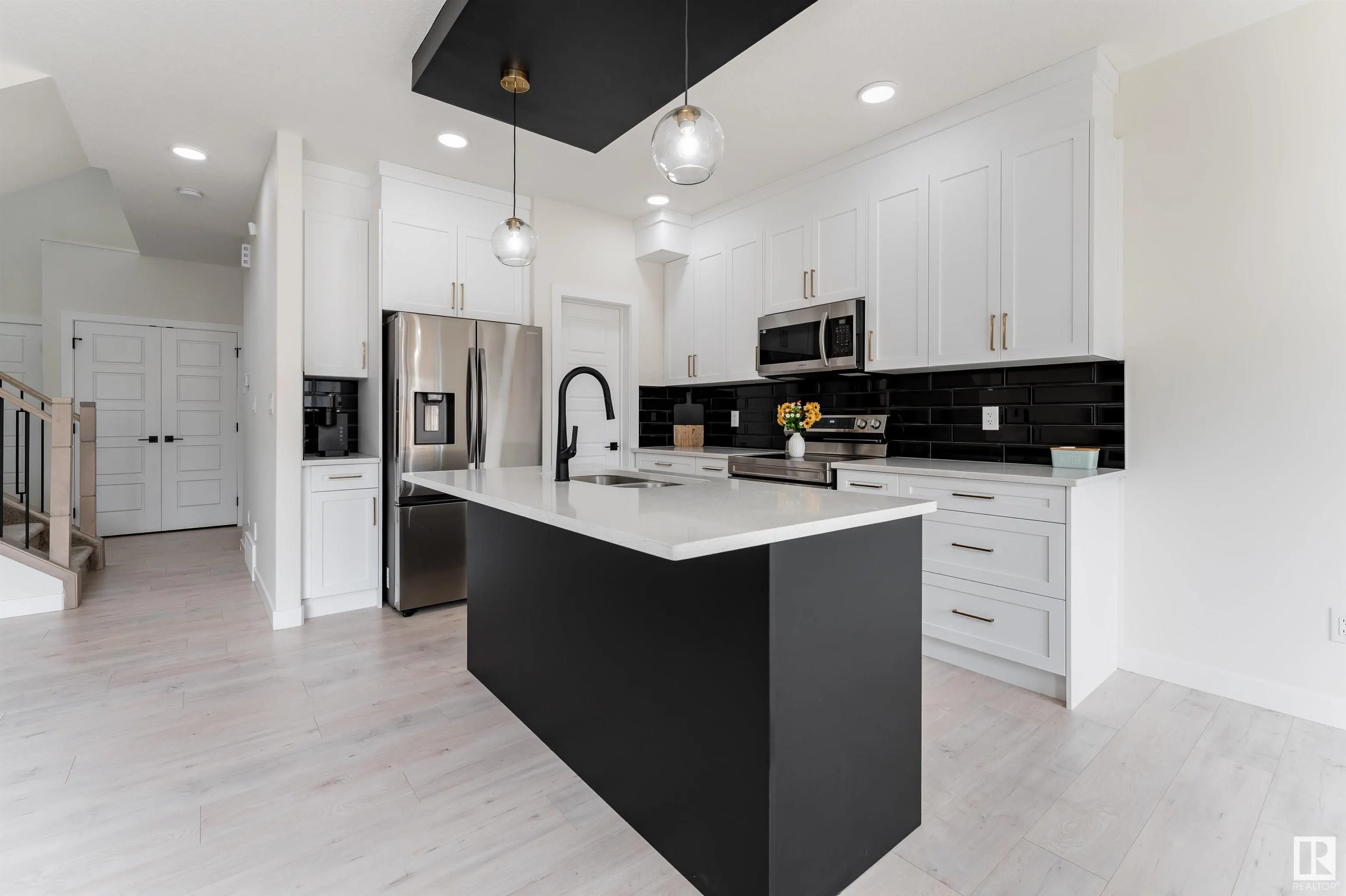 112 BLUFF Cove