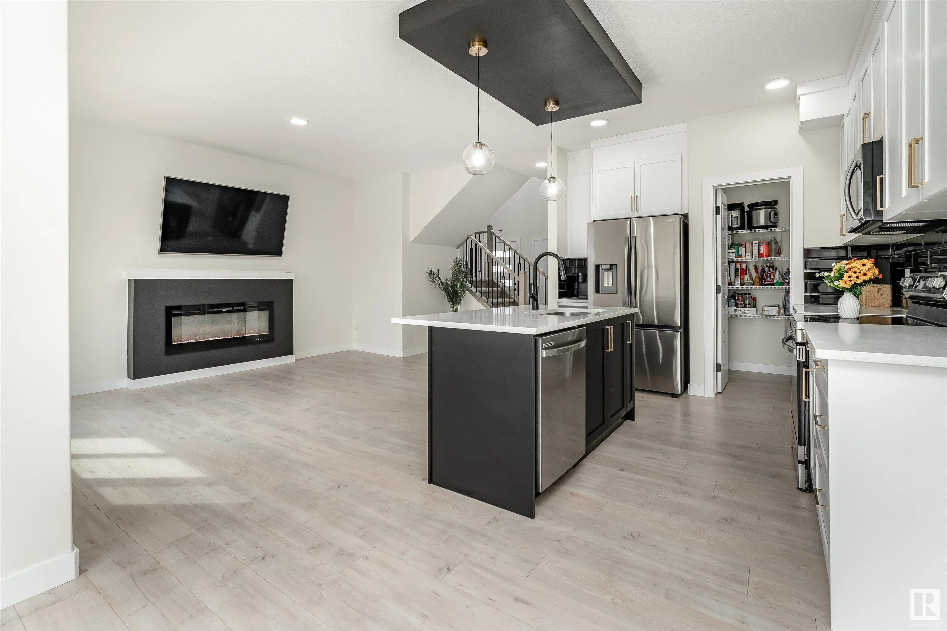 112 BLUFF Cove
