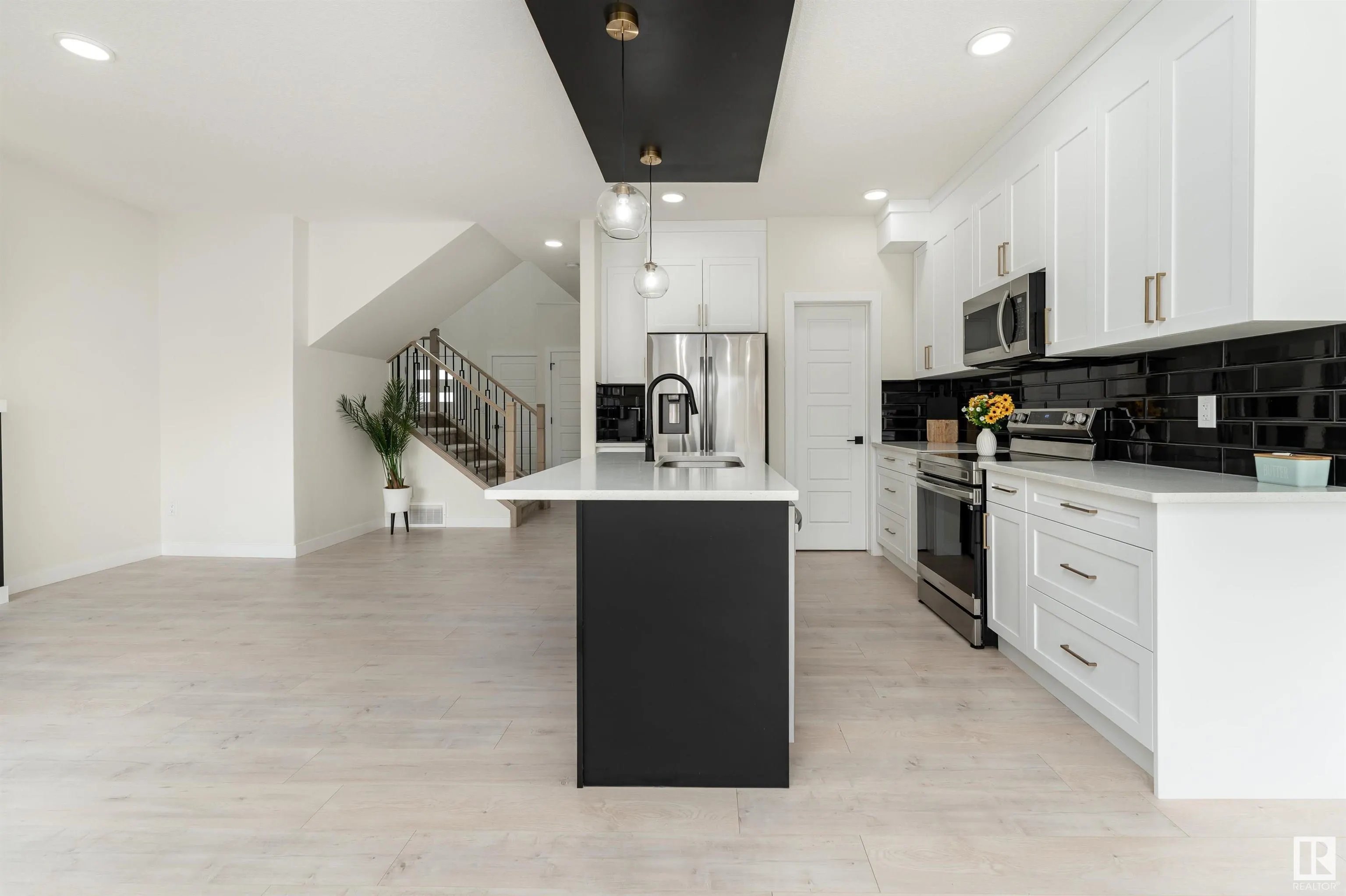 112 BLUFF Cove