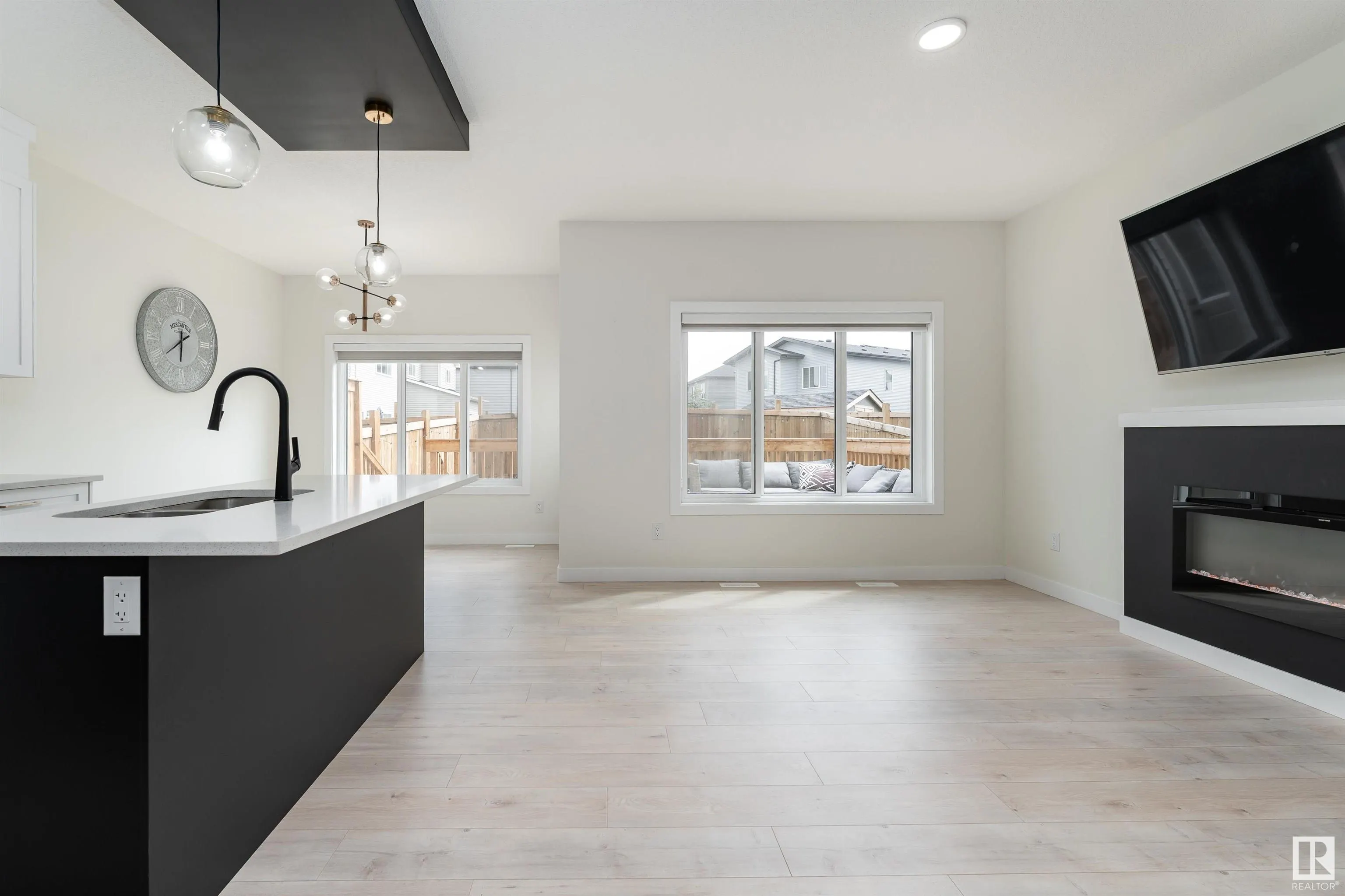 112 BLUFF Cove