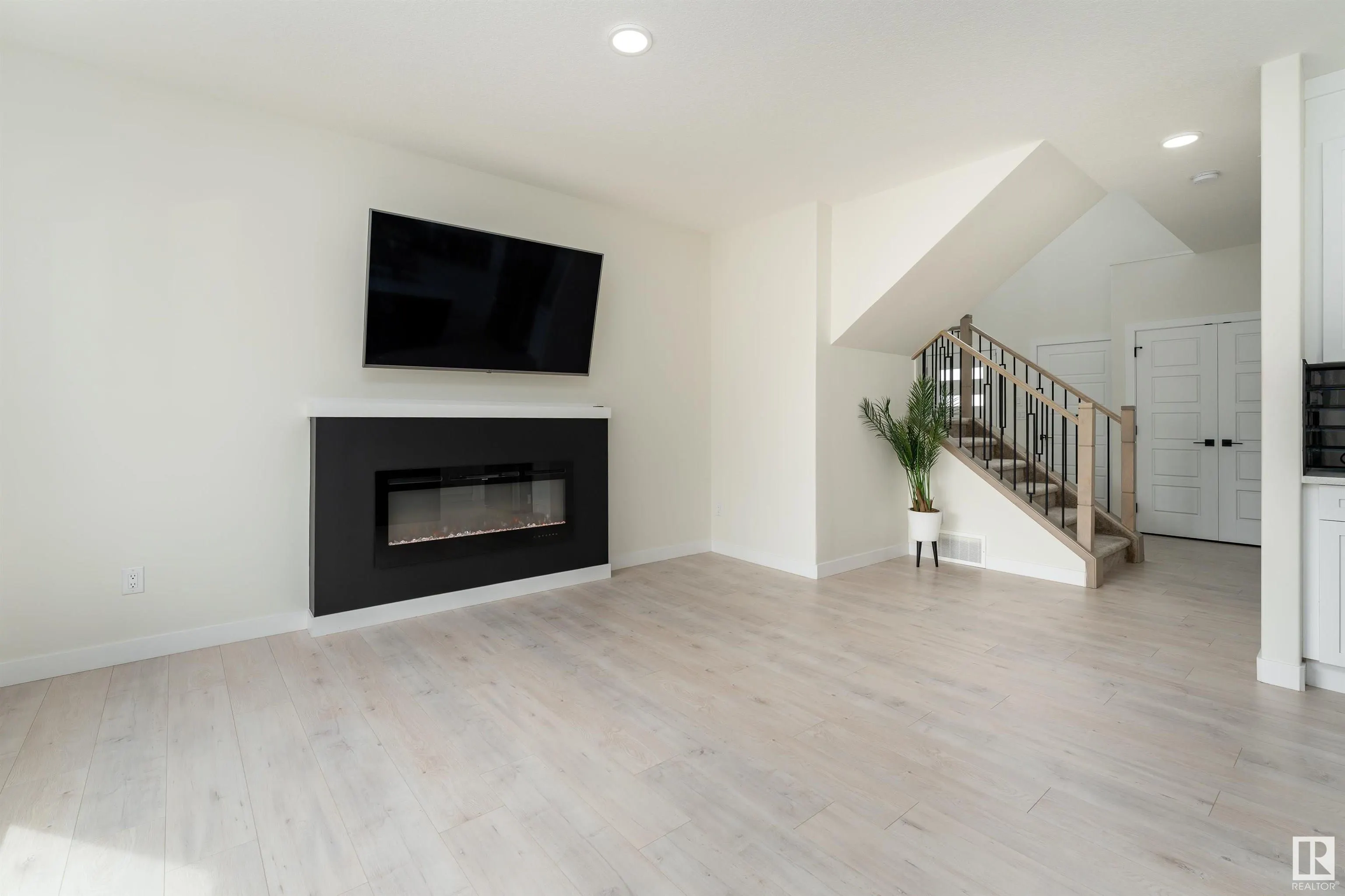 112 BLUFF Cove