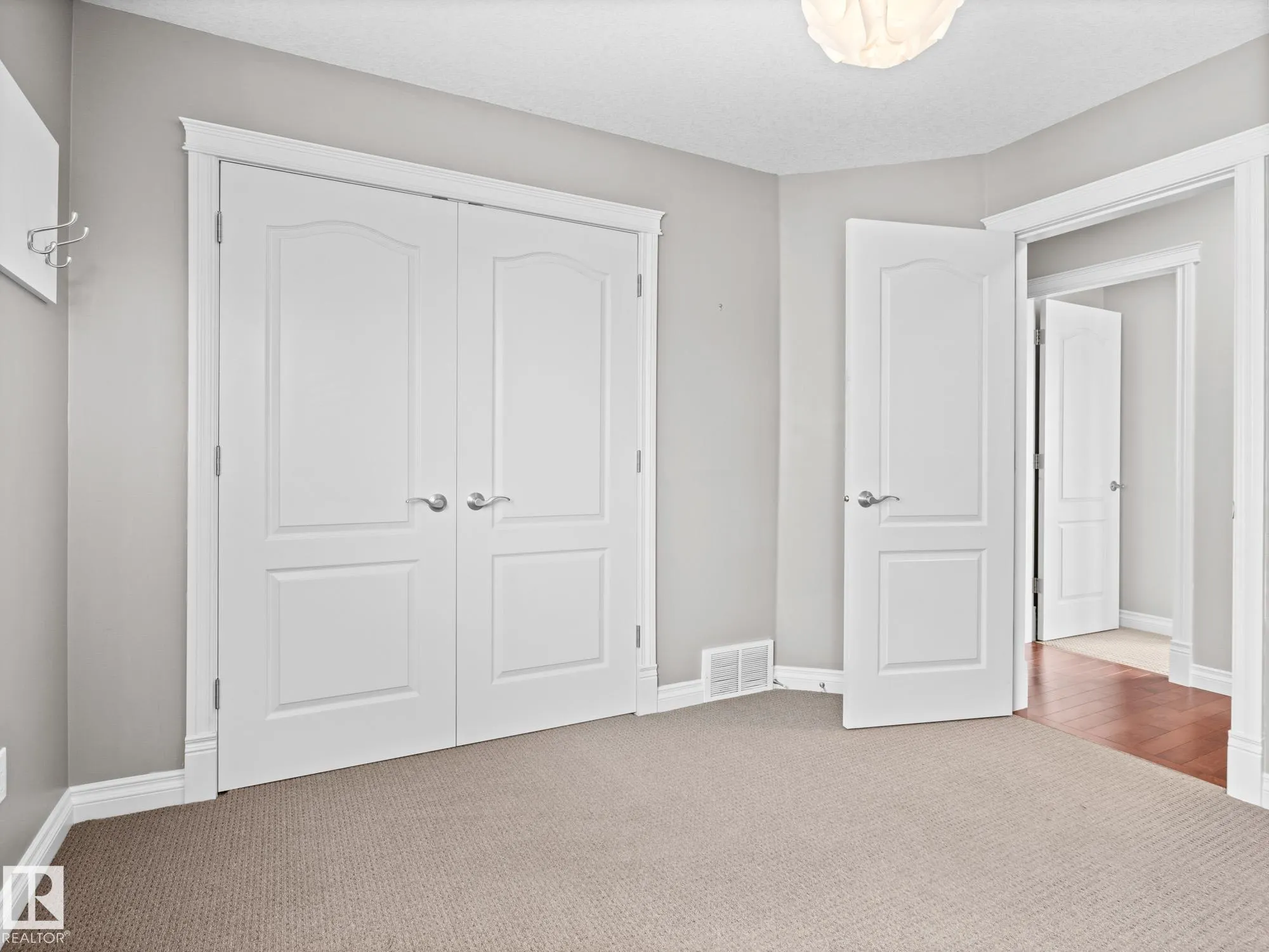 5116 CHATEAU Court