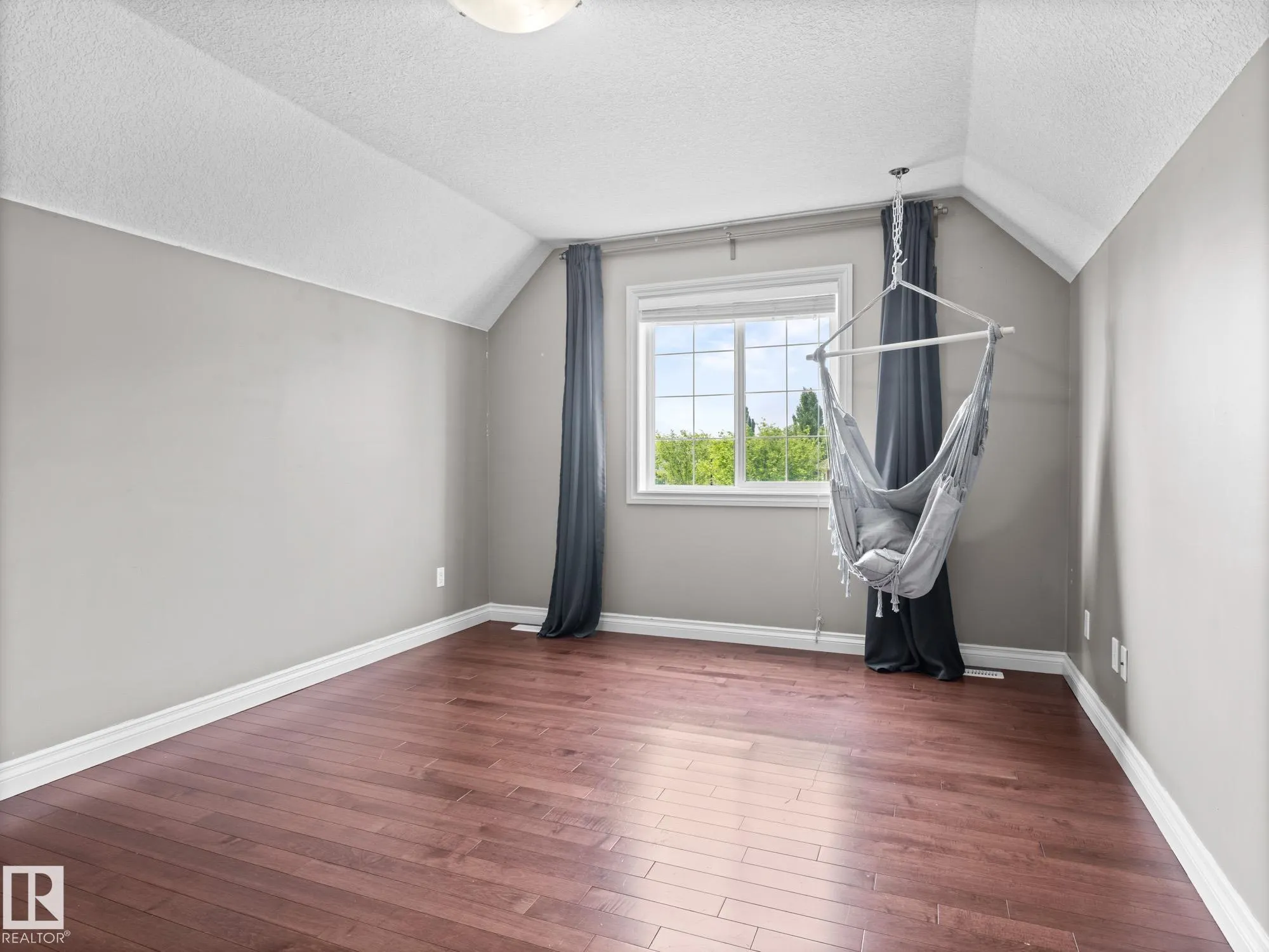 5116 CHATEAU Court